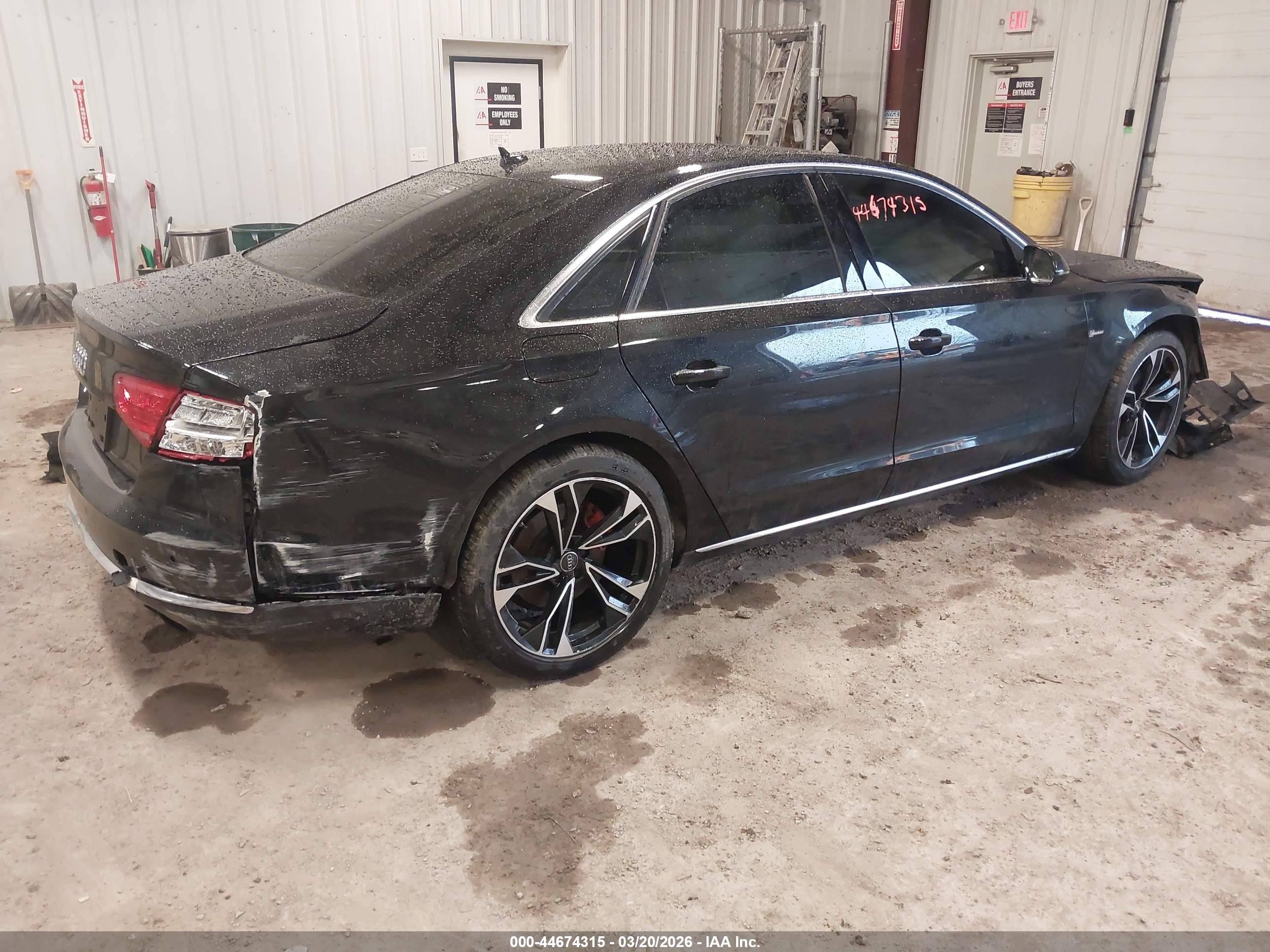 AUDI A8 image 4