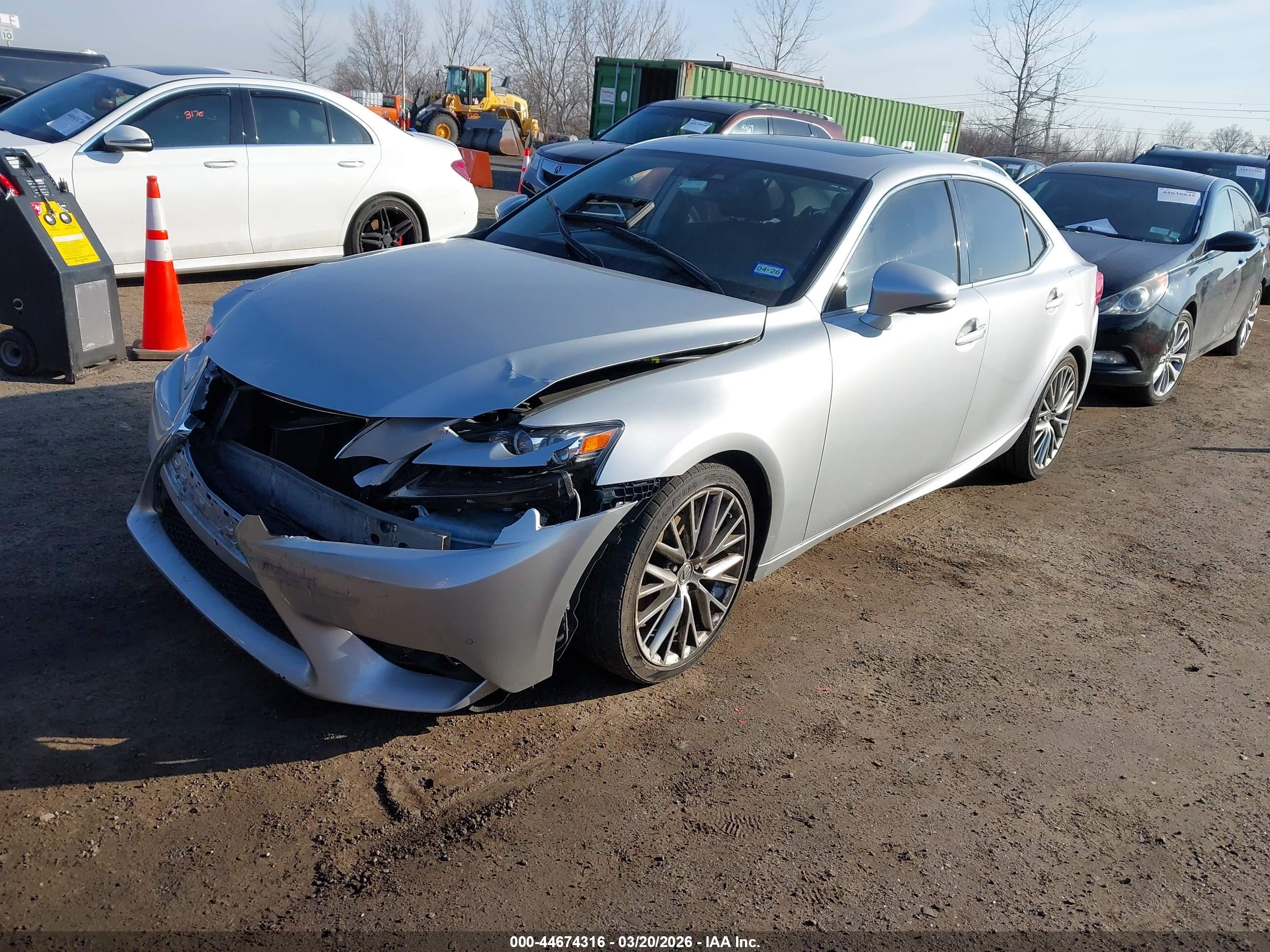 LEXUS IS image 2