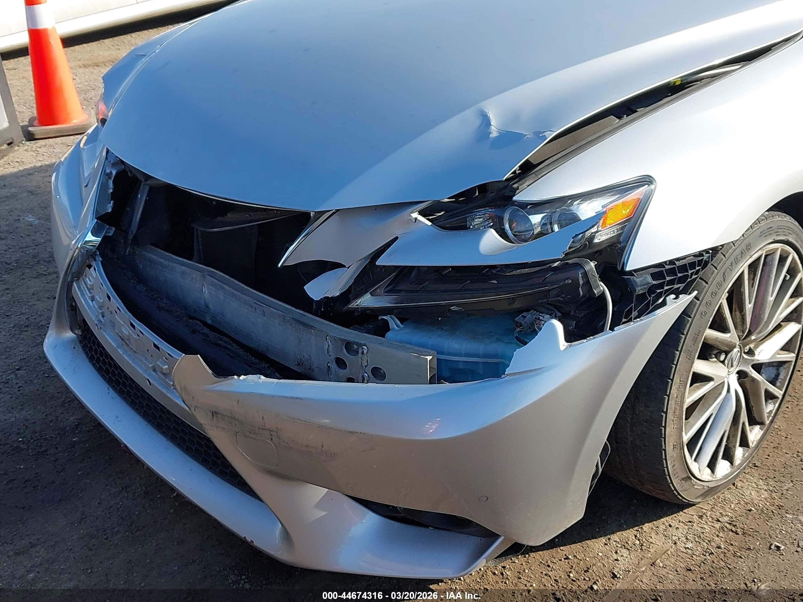 LEXUS IS image 6