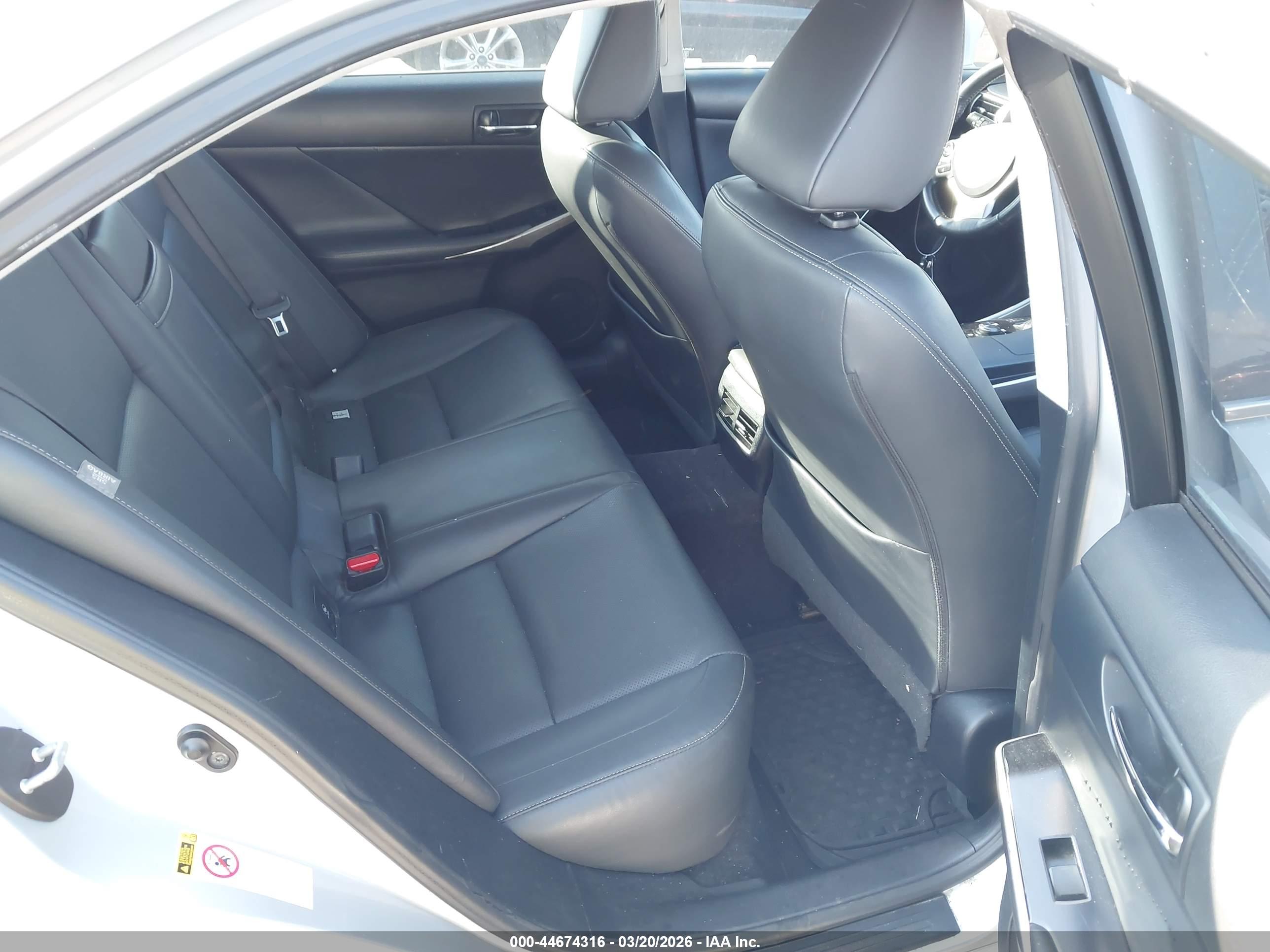 LEXUS IS image 8