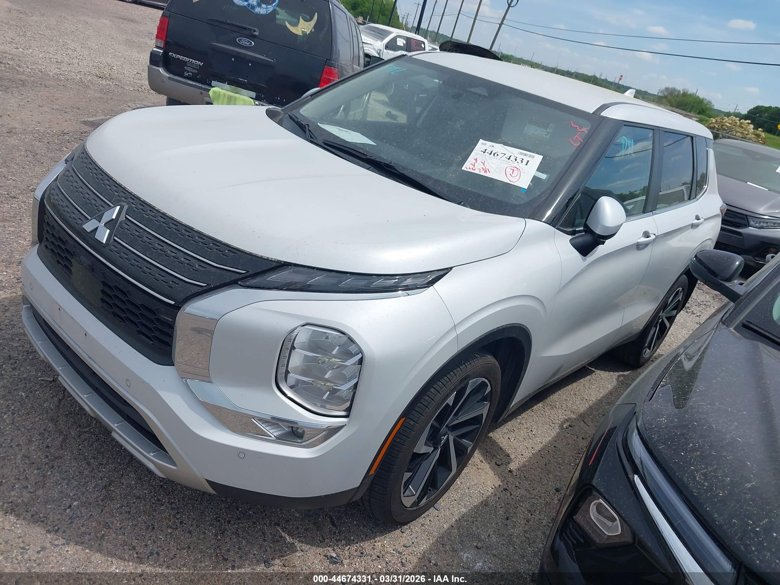 MITSUBISHI OUTLANDER image 2