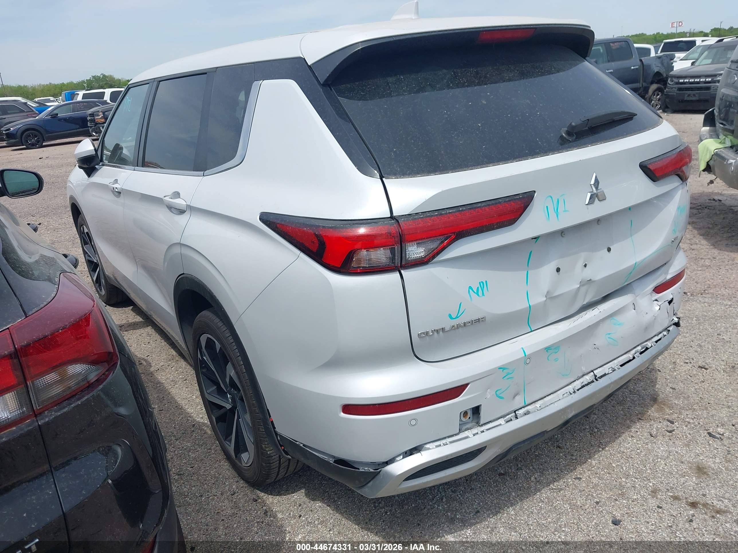 MITSUBISHI OUTLANDER image 3