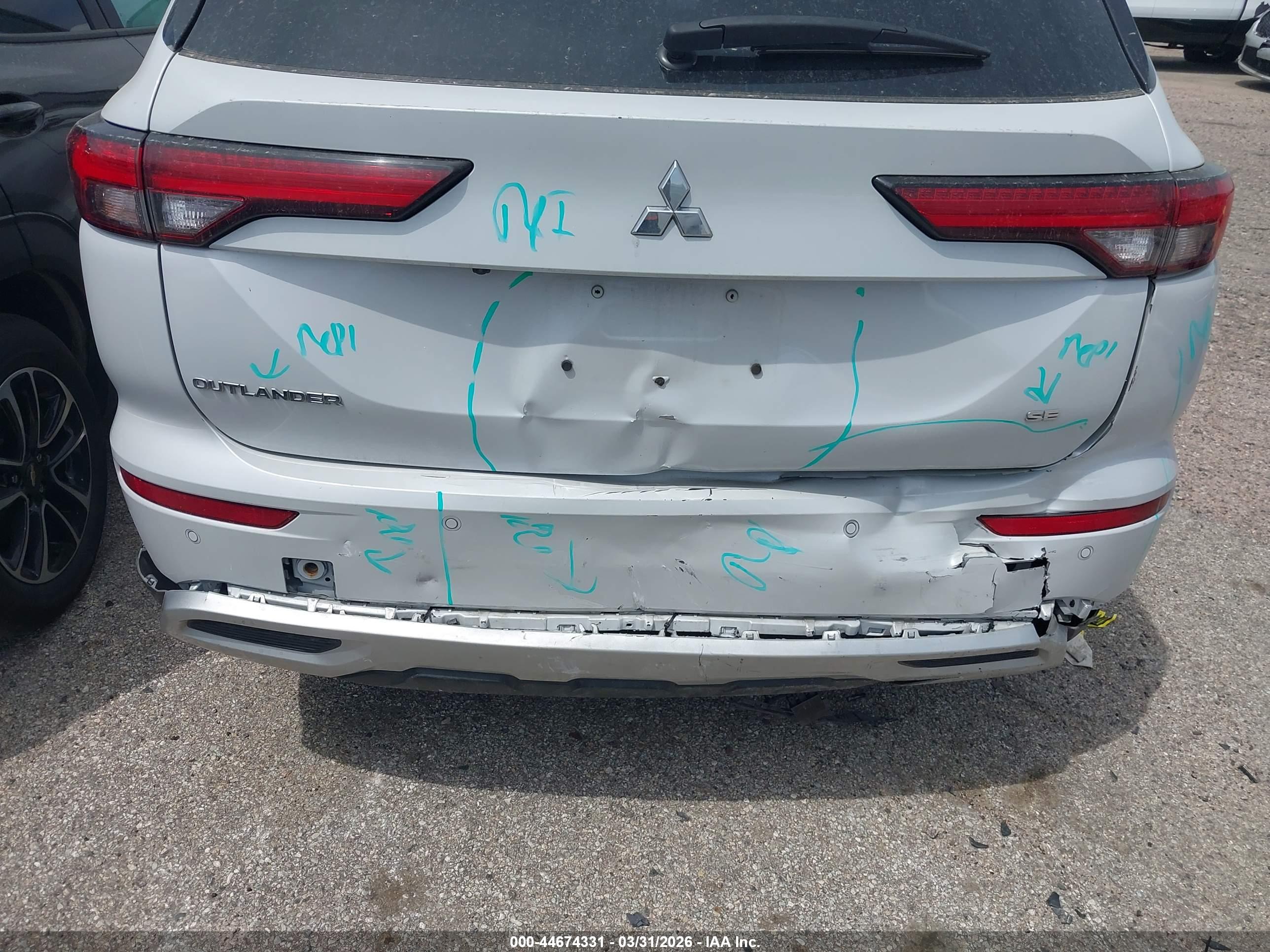 MITSUBISHI OUTLANDER image 6