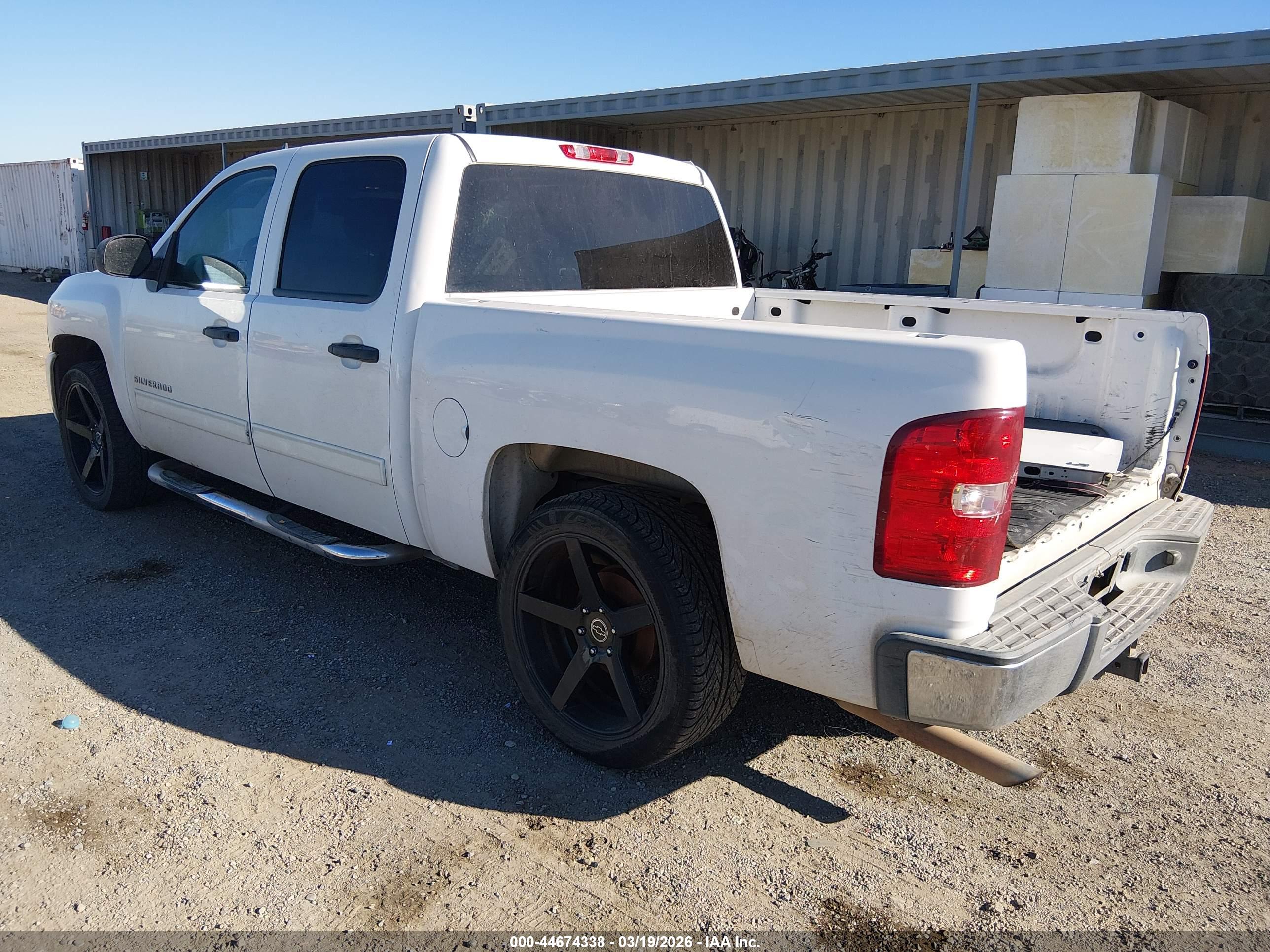 CHEVROLET SILVERADO image 3