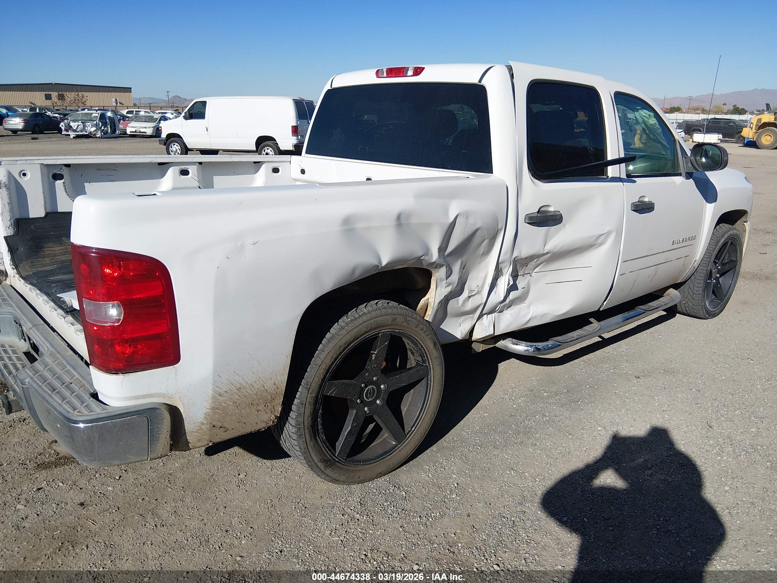 CHEVROLET SILVERADO image 4