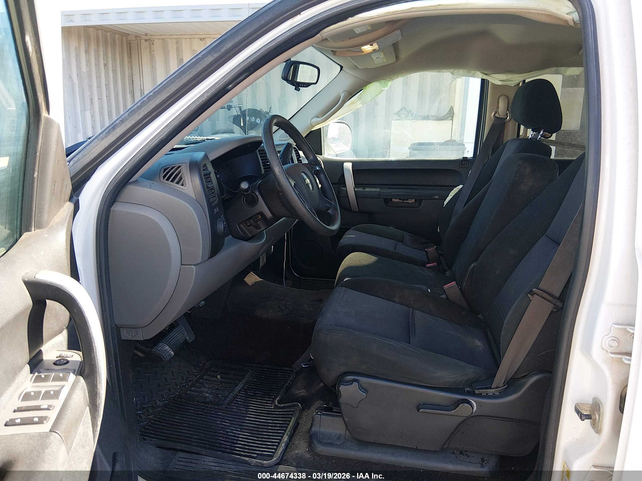 CHEVROLET SILVERADO image 5