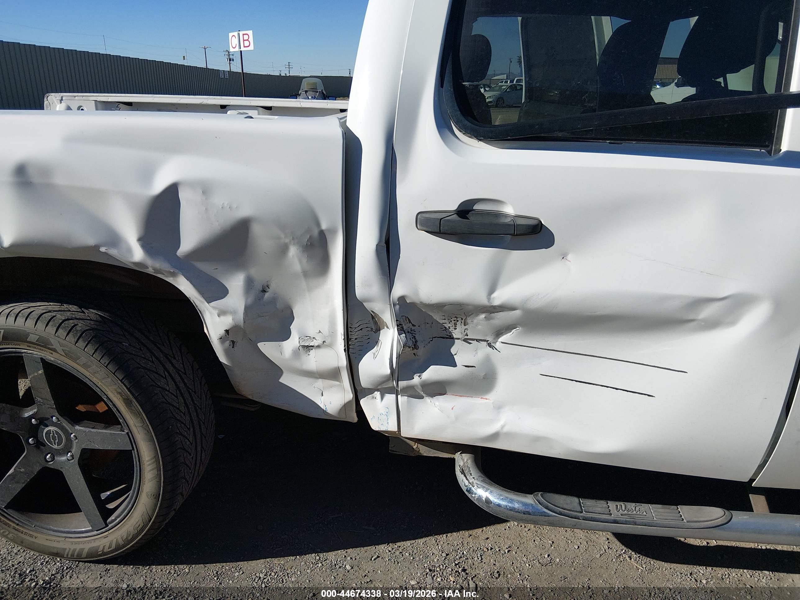 CHEVROLET SILVERADO image 6