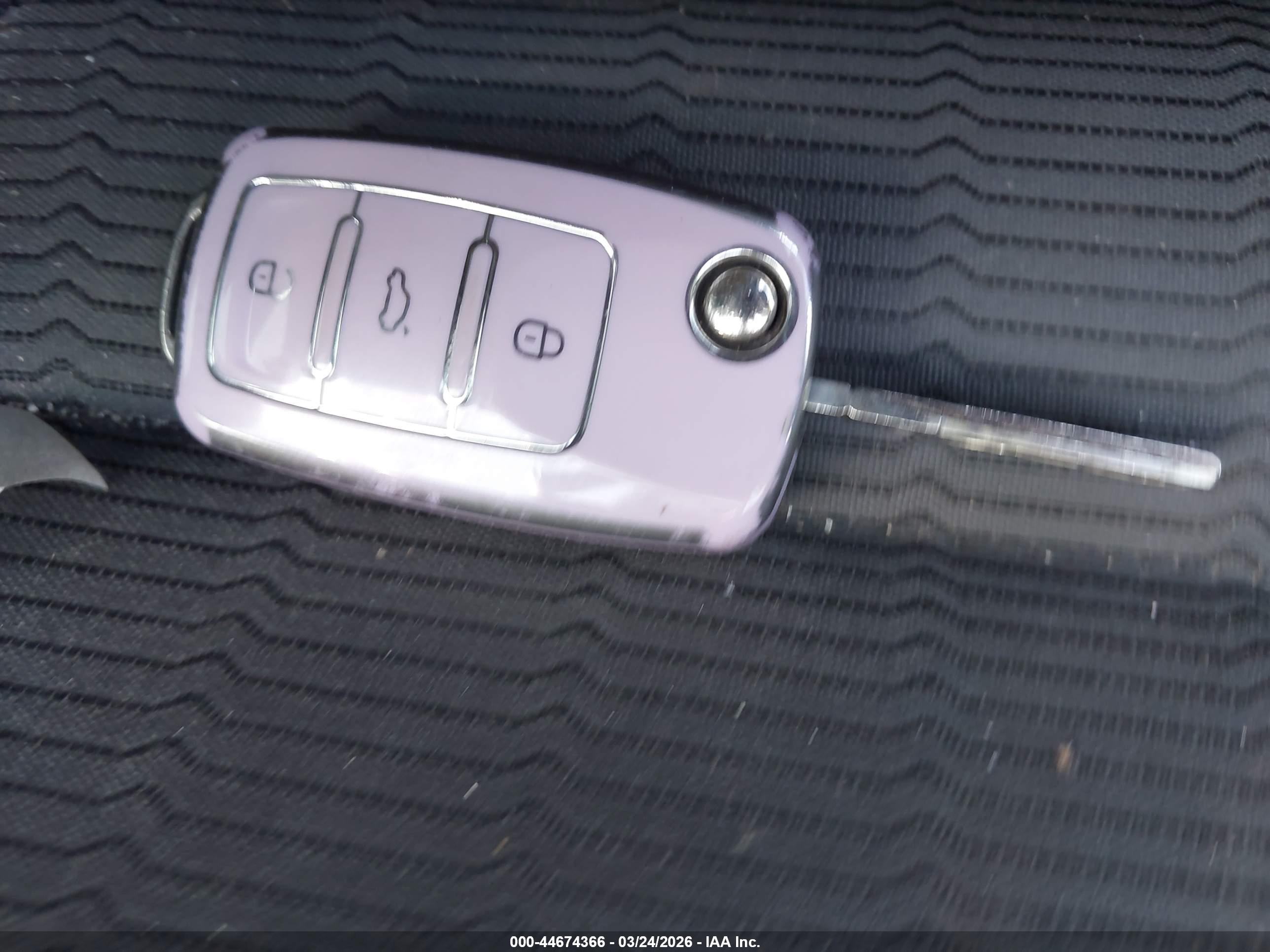 VOLKSWAGEN BEETLE image 11