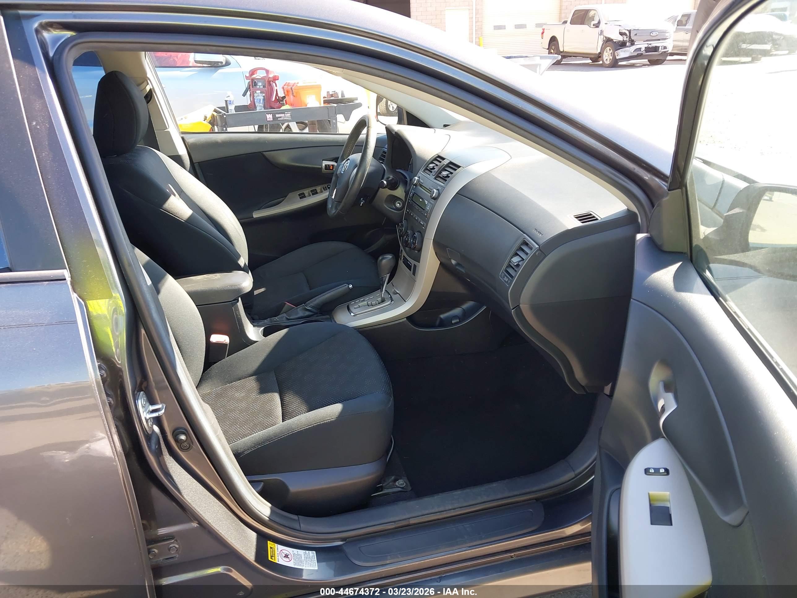 TOYOTA COROLLA image 5