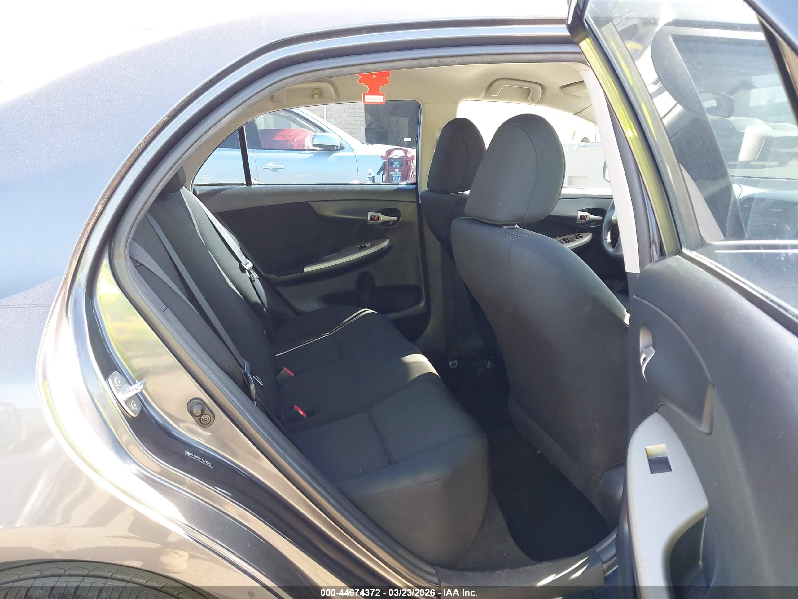 TOYOTA COROLLA image 8