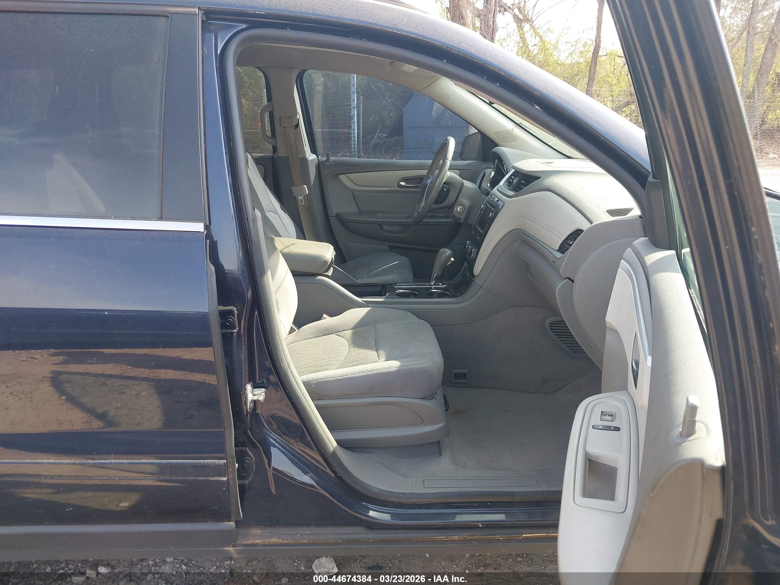 CHEVROLET TRAVERSE image 5
