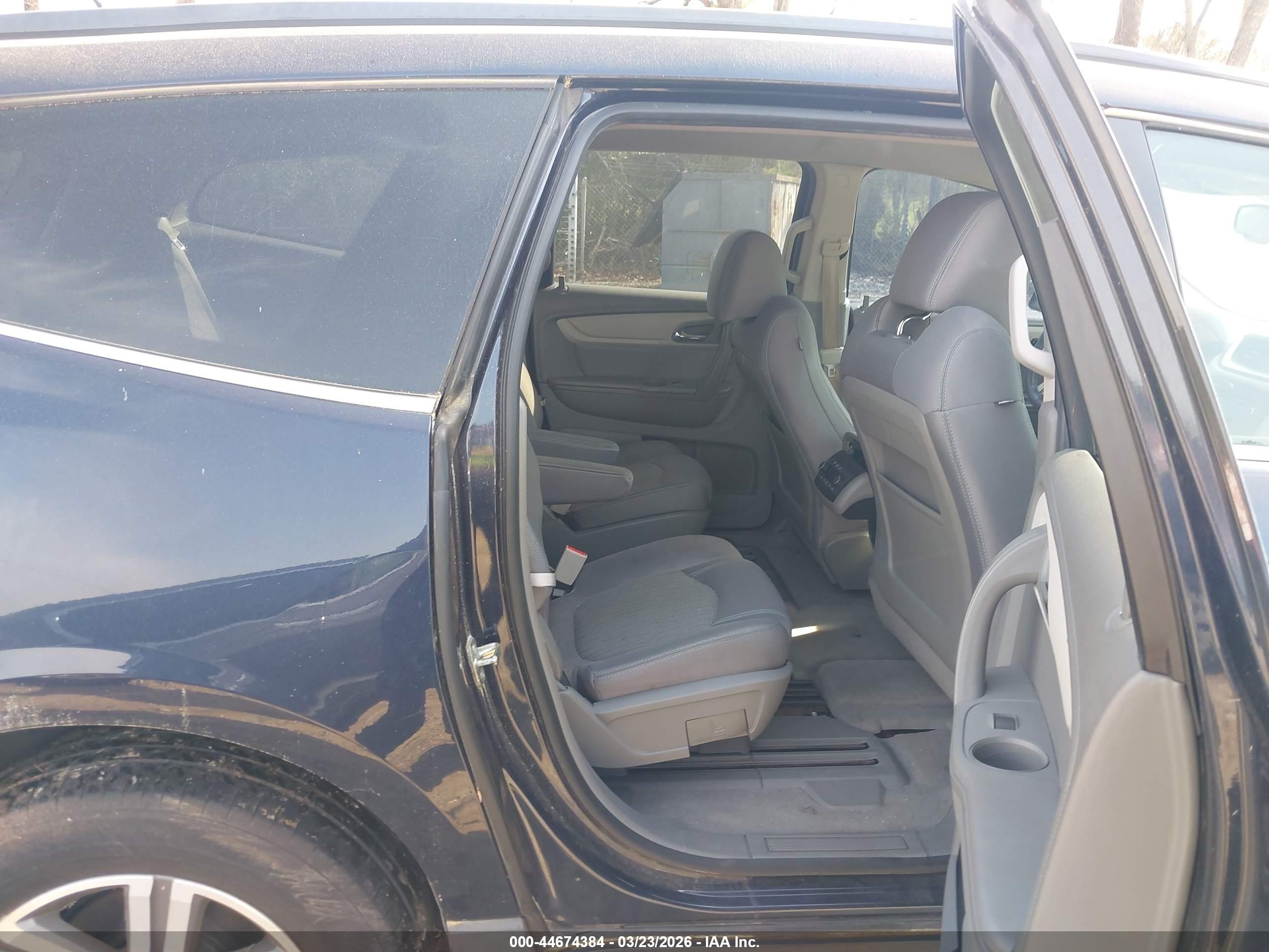 CHEVROLET TRAVERSE image 8