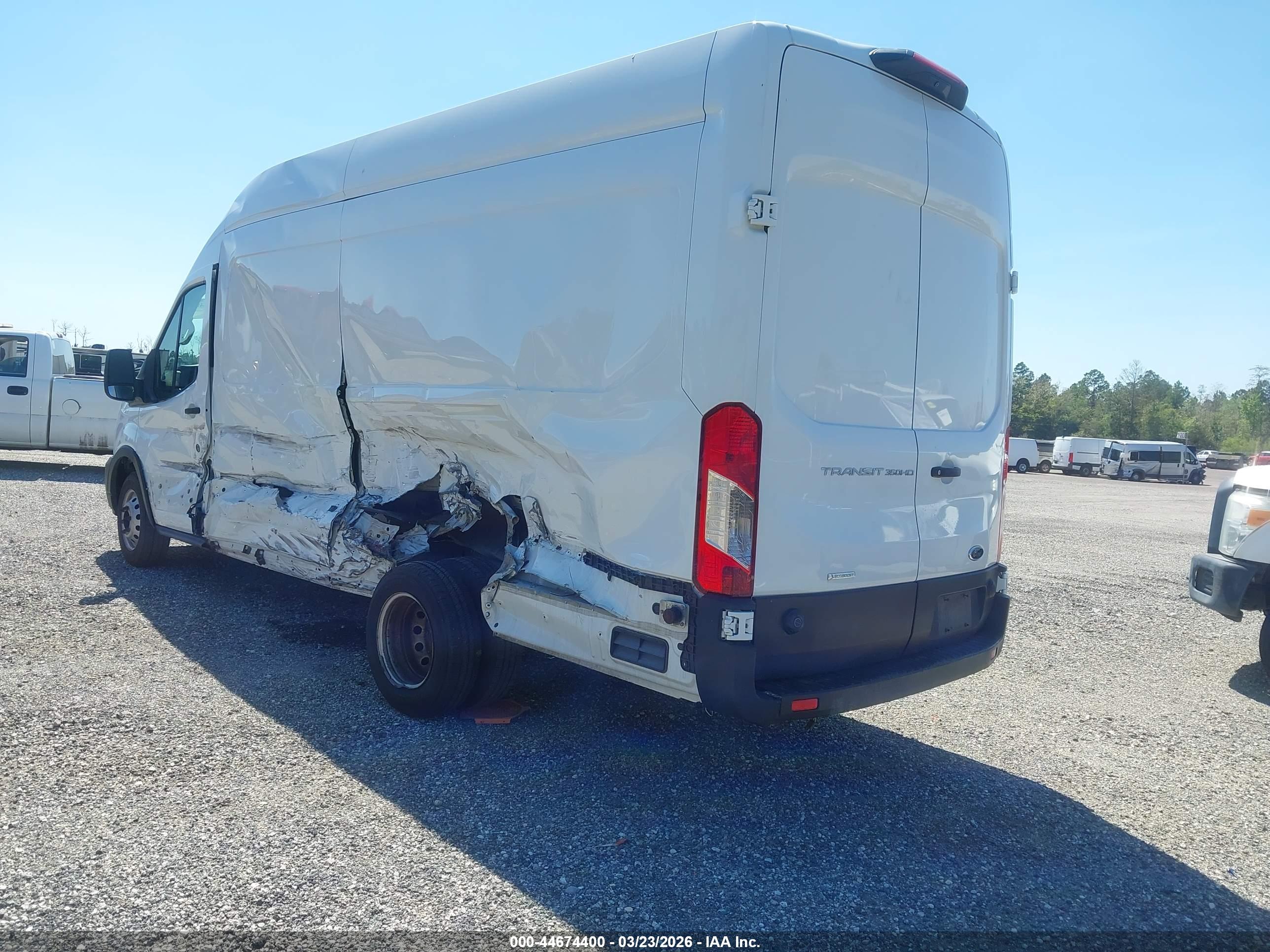 FORD TRANSIT-350 image 3