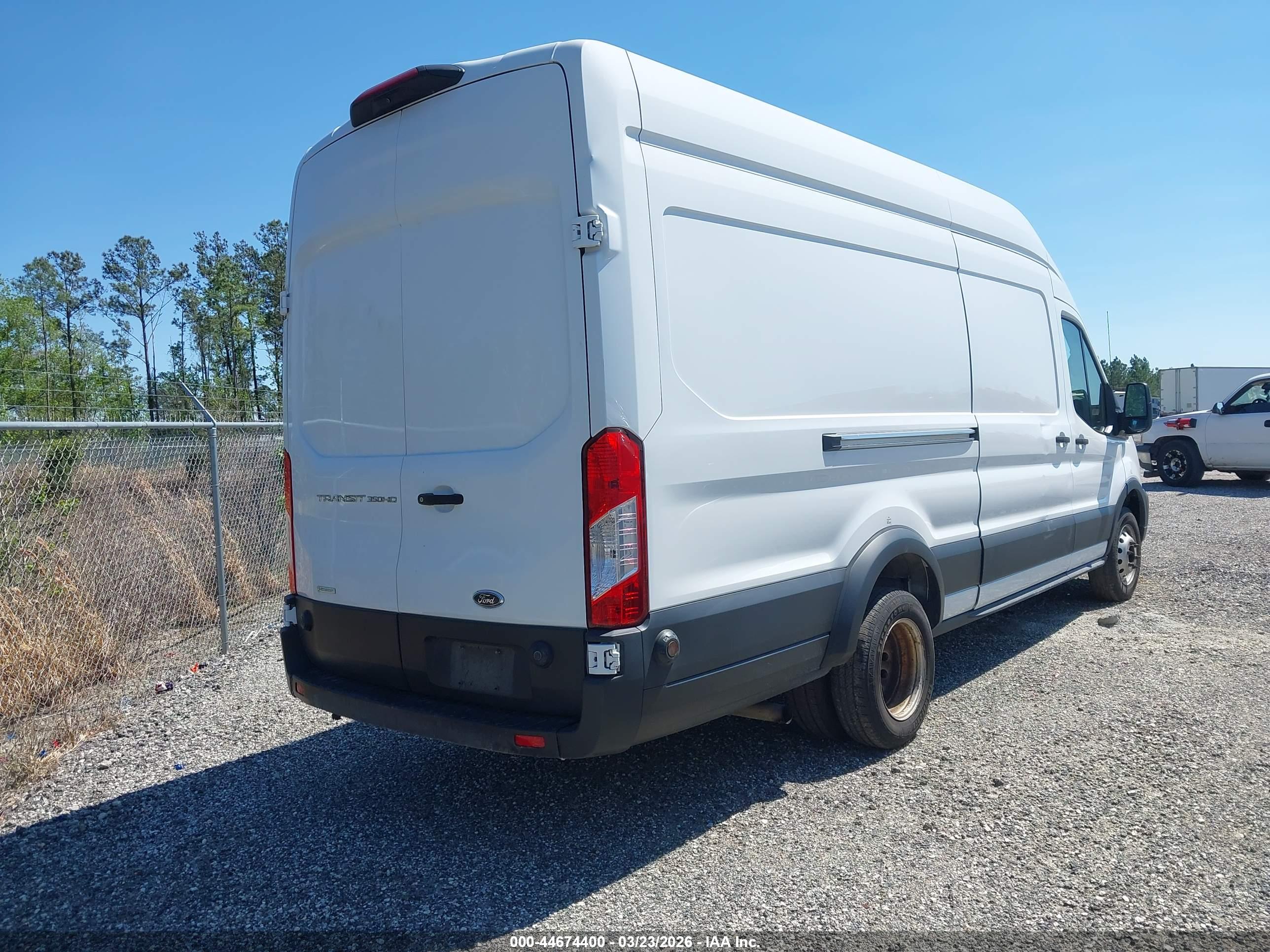 FORD TRANSIT-350 image 4