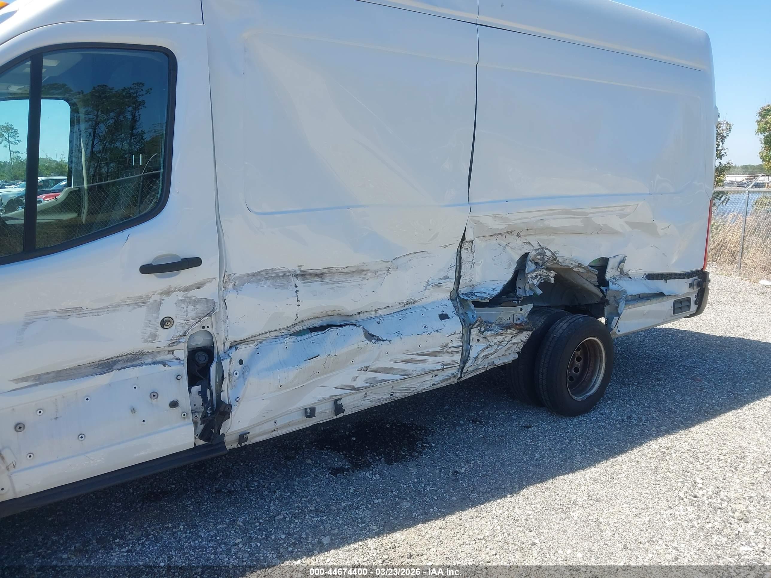 FORD TRANSIT-350 image 6