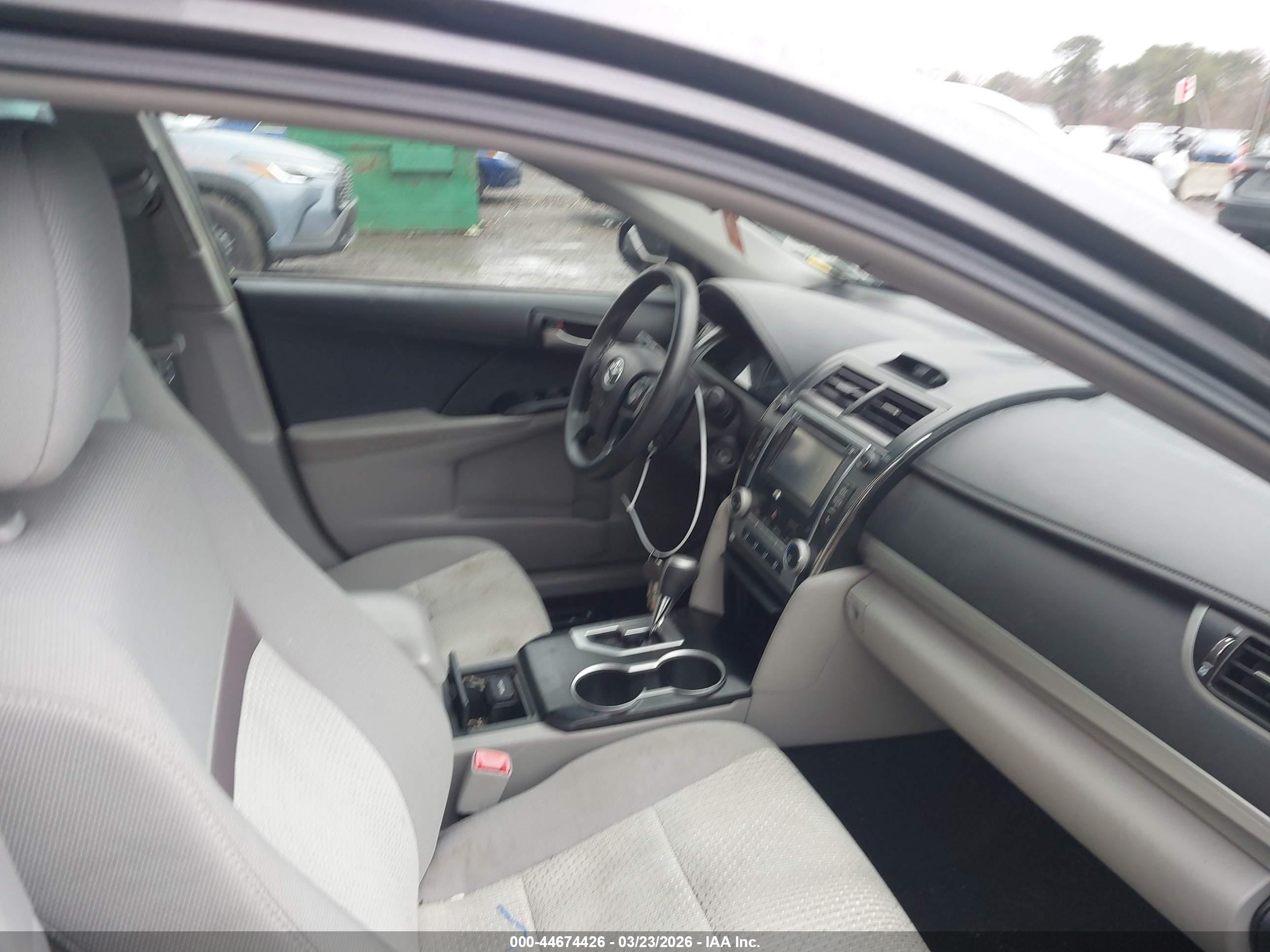 TOYOTA CAMRY image 5