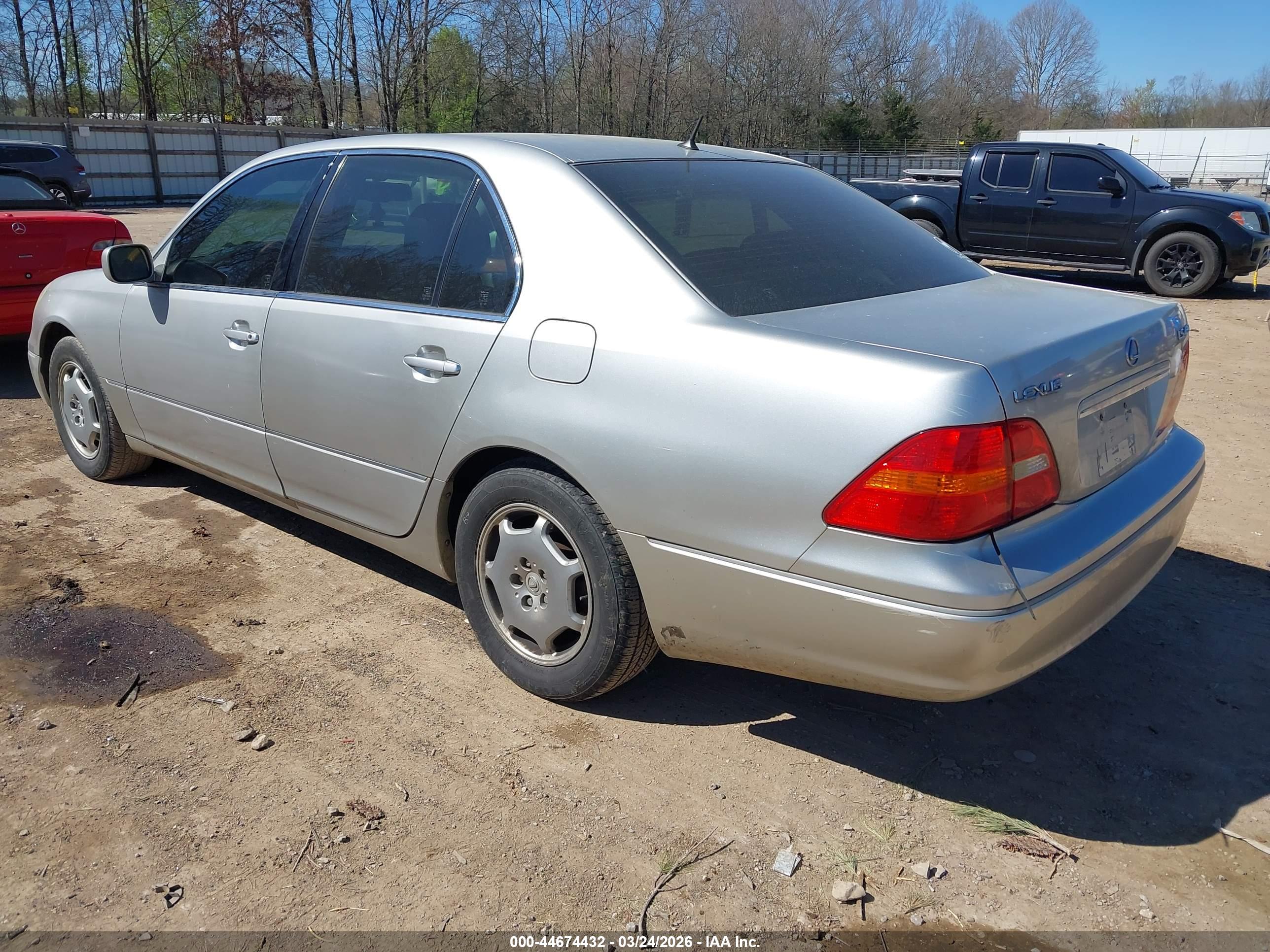 LEXUS LS image 3