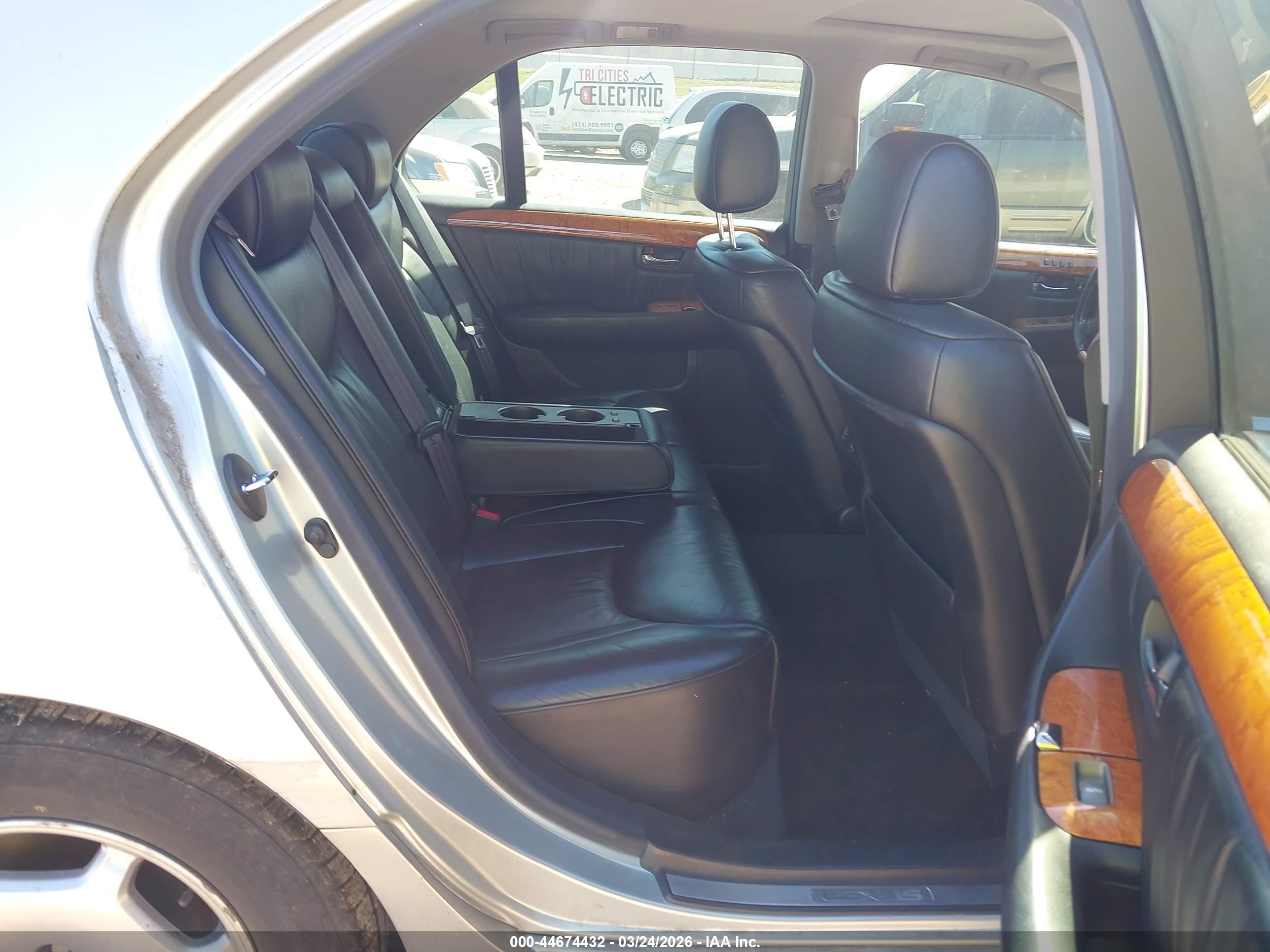 LEXUS LS image 8
