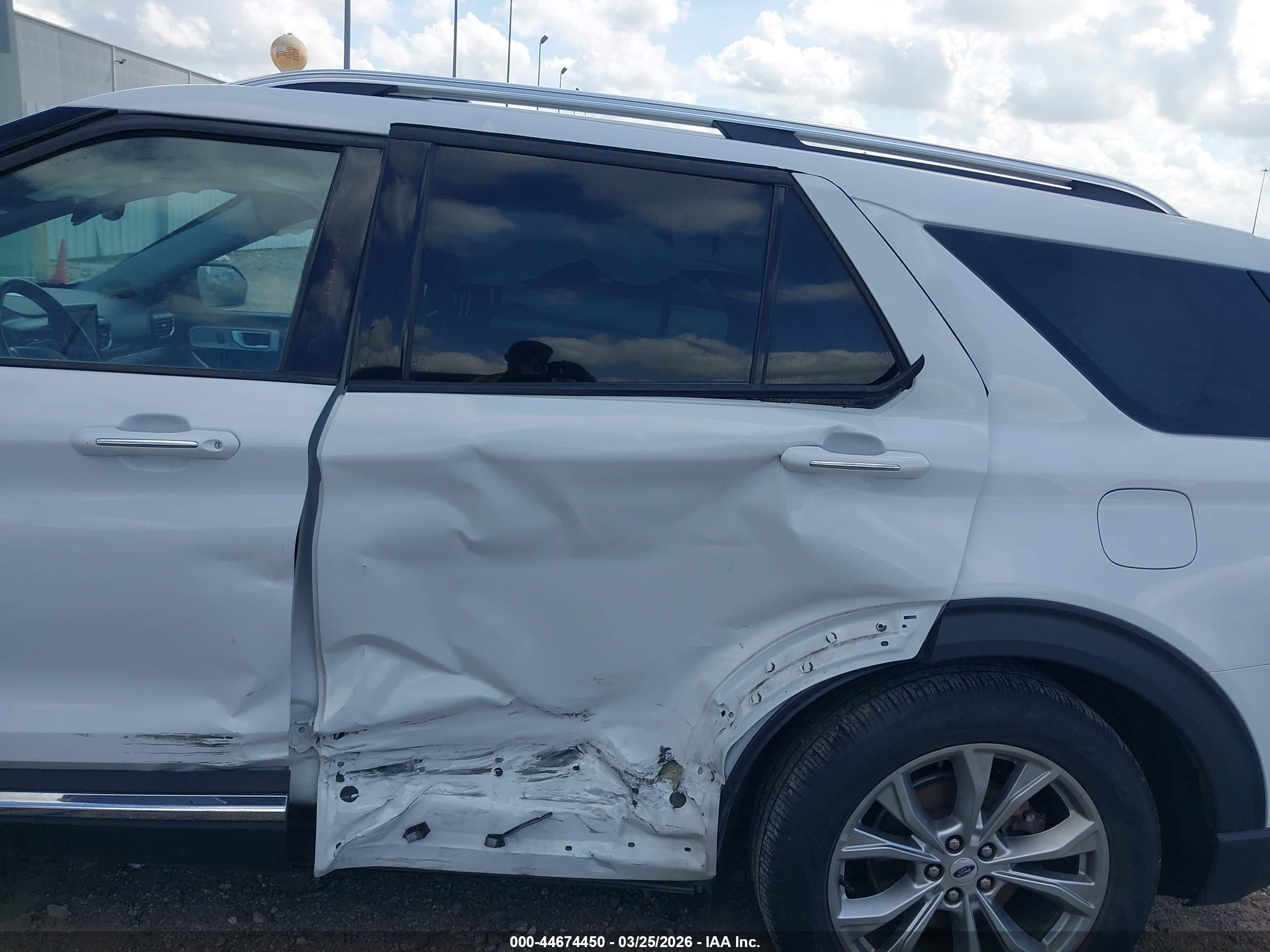 FORD EXPLORER image 6