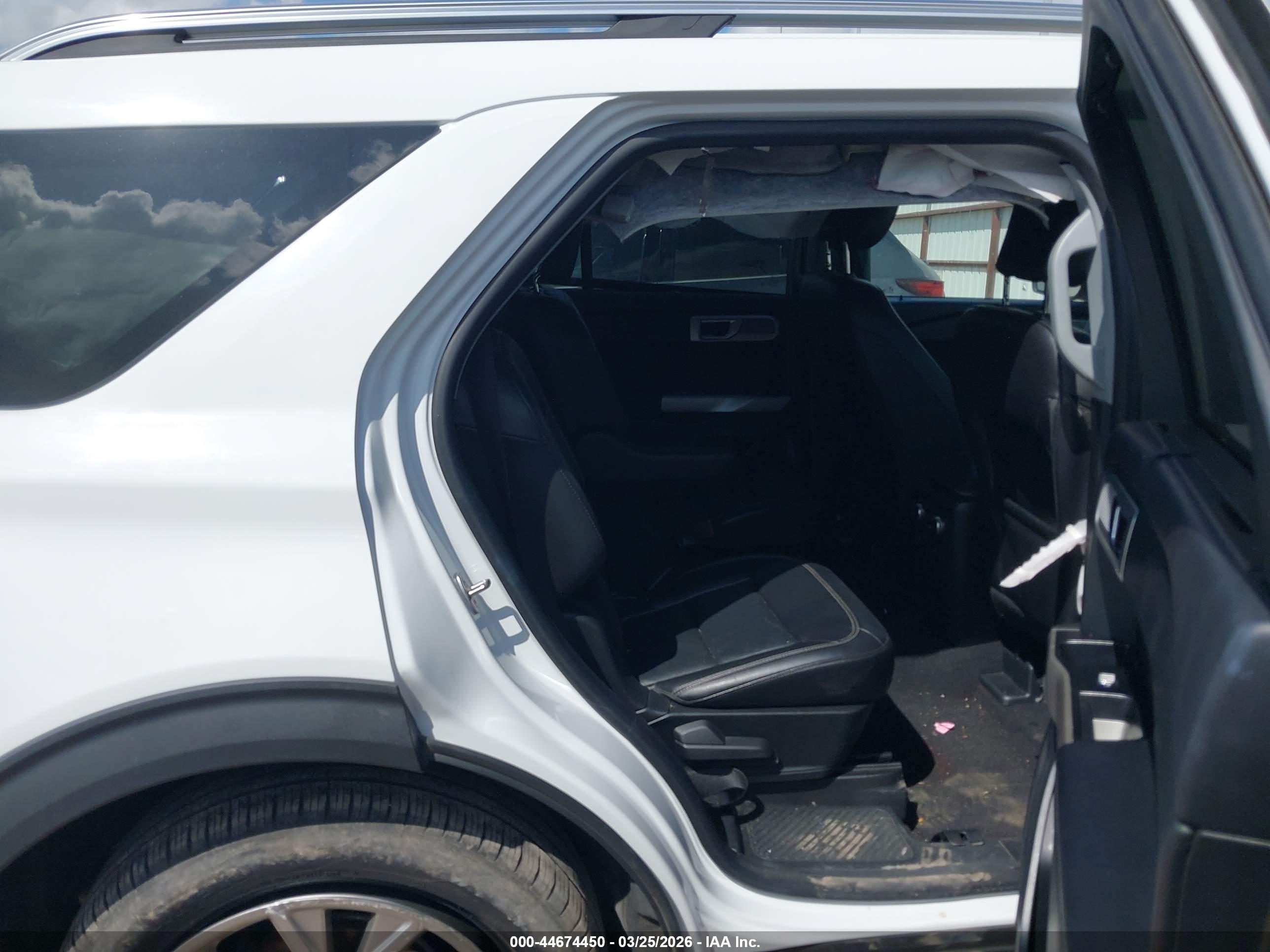 FORD EXPLORER image 8