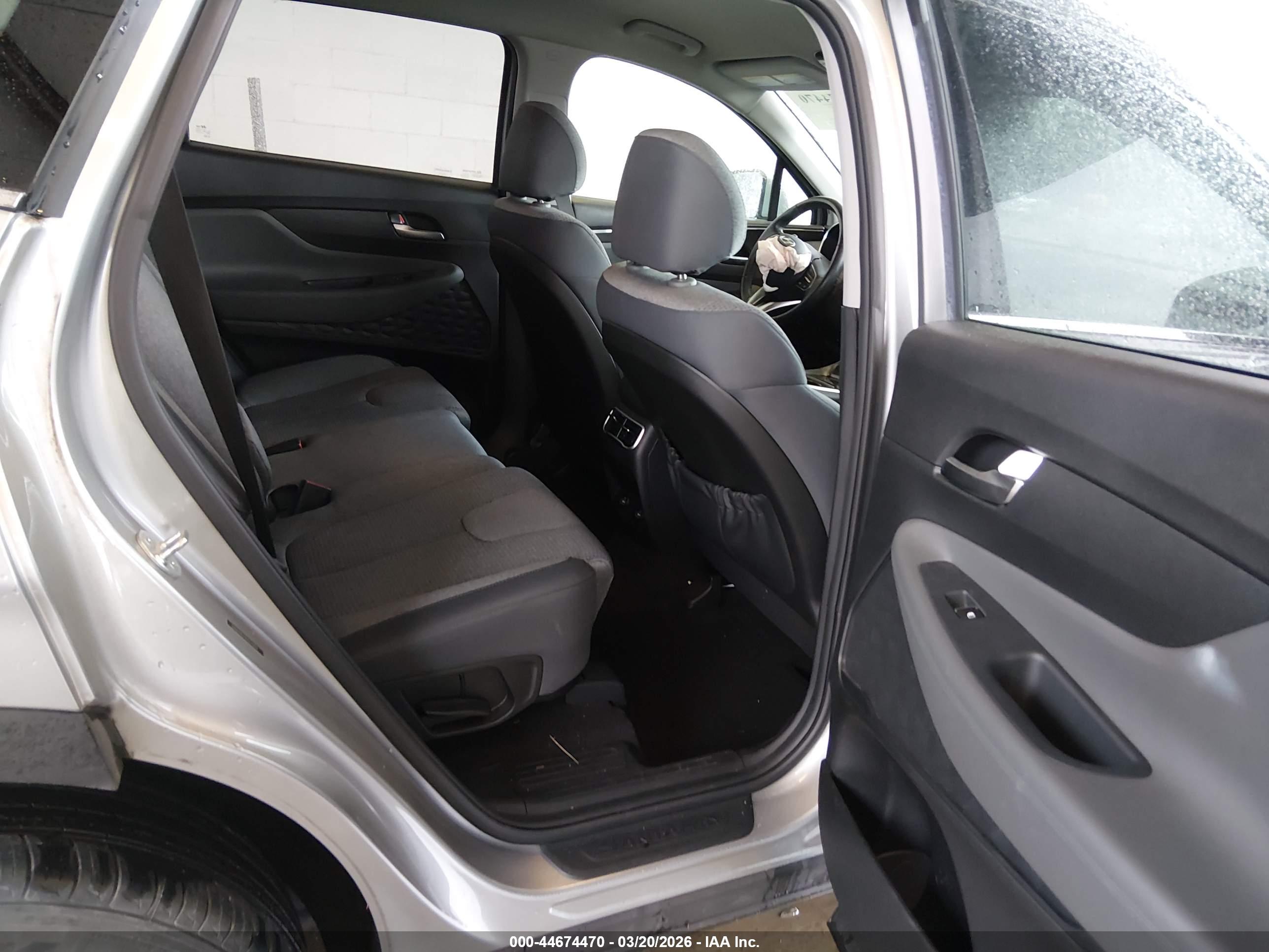 HYUNDAI SANTA image 8