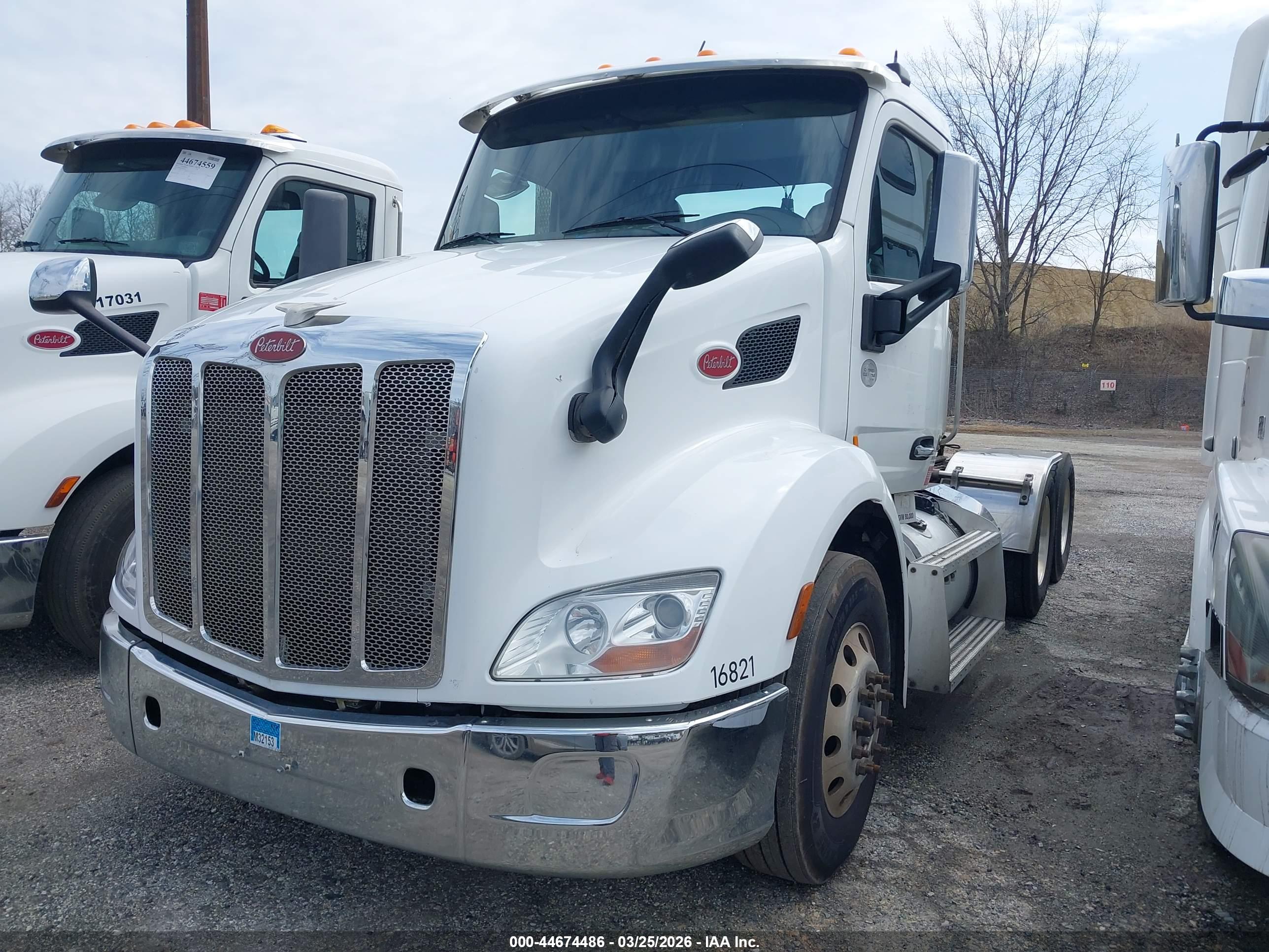PETERBILT 579 image 2