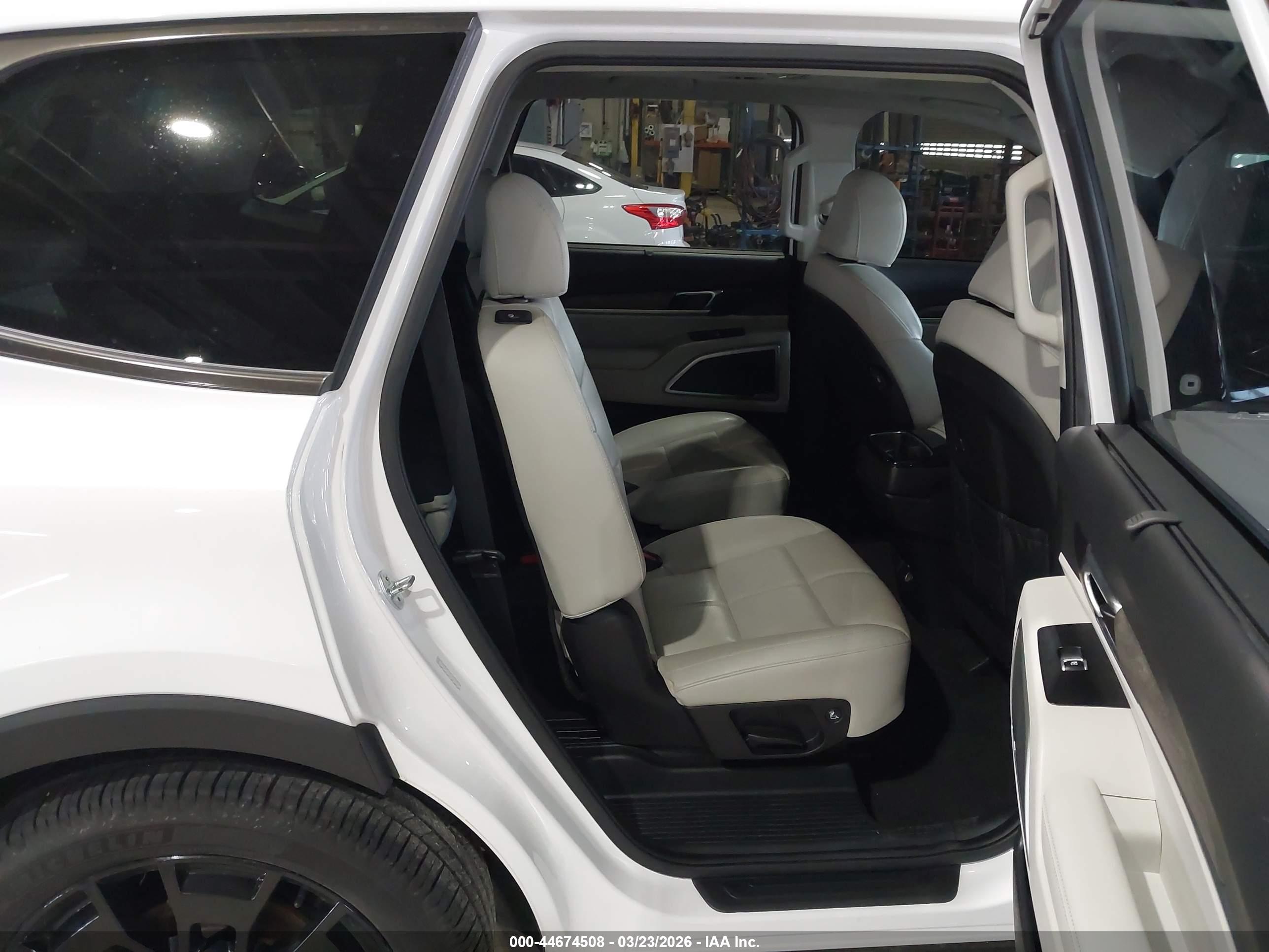 KIA TELLURIDE image 8