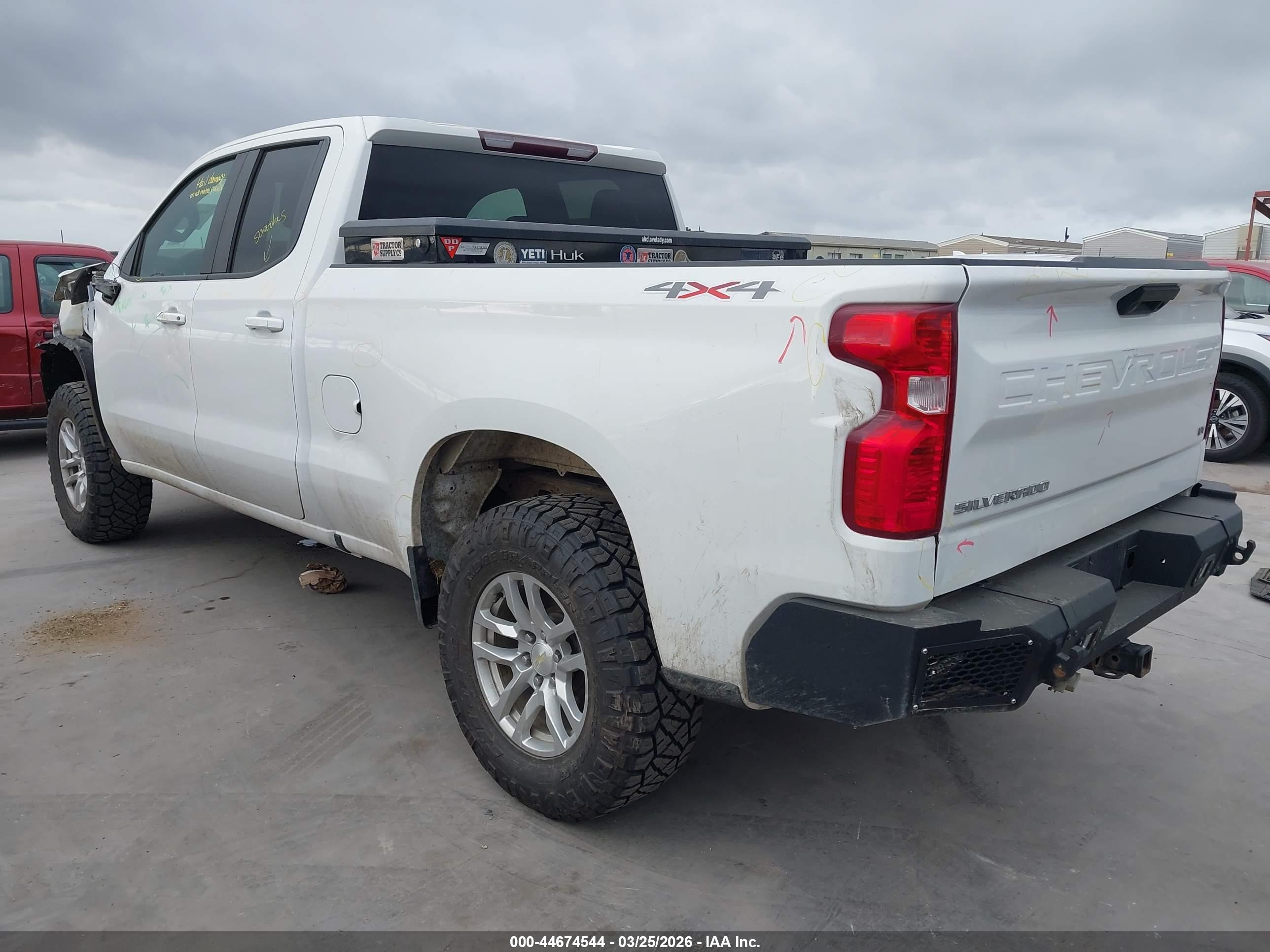 CHEVROLET SILVERADO image 3