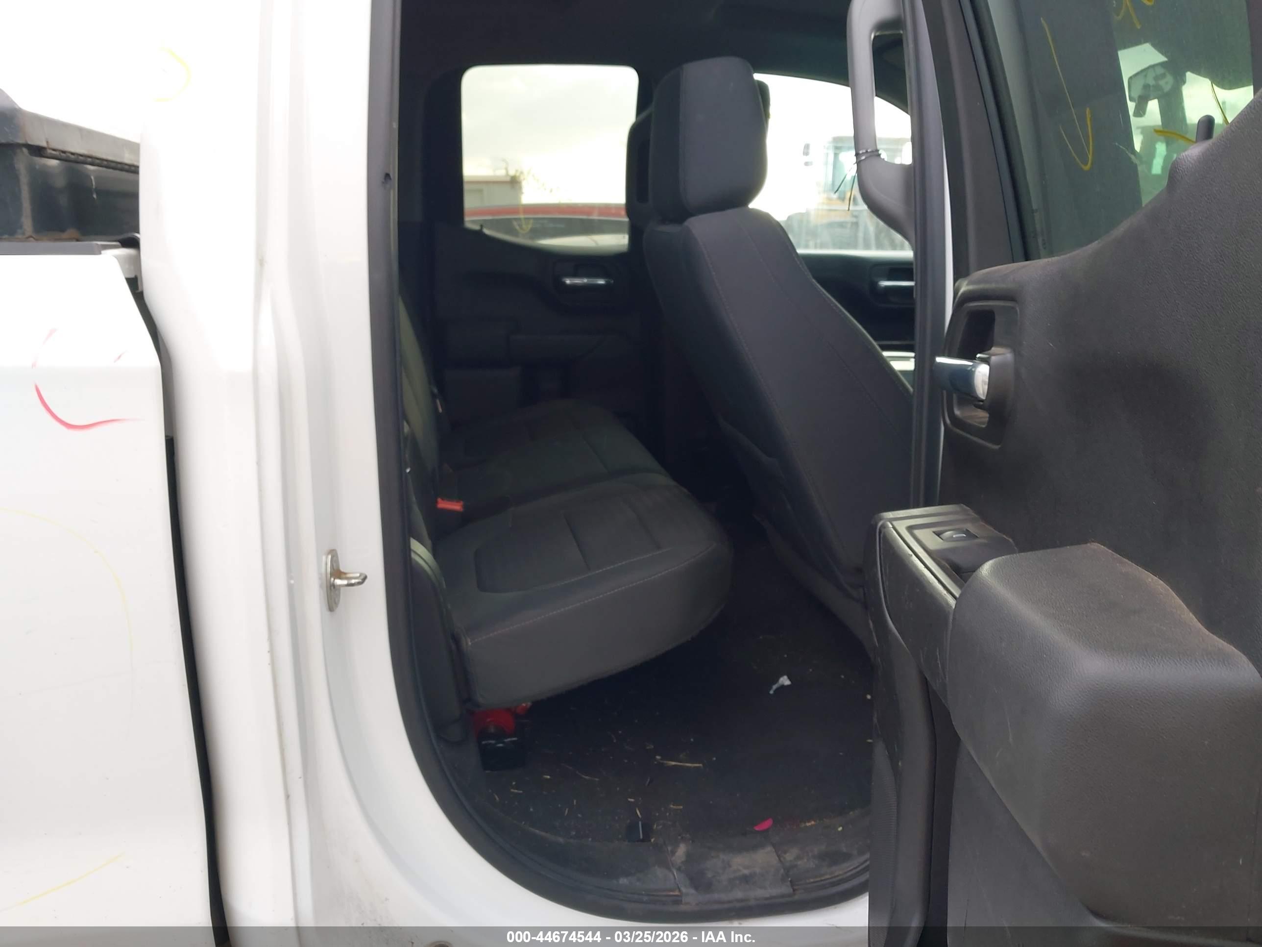 CHEVROLET SILVERADO image 8
