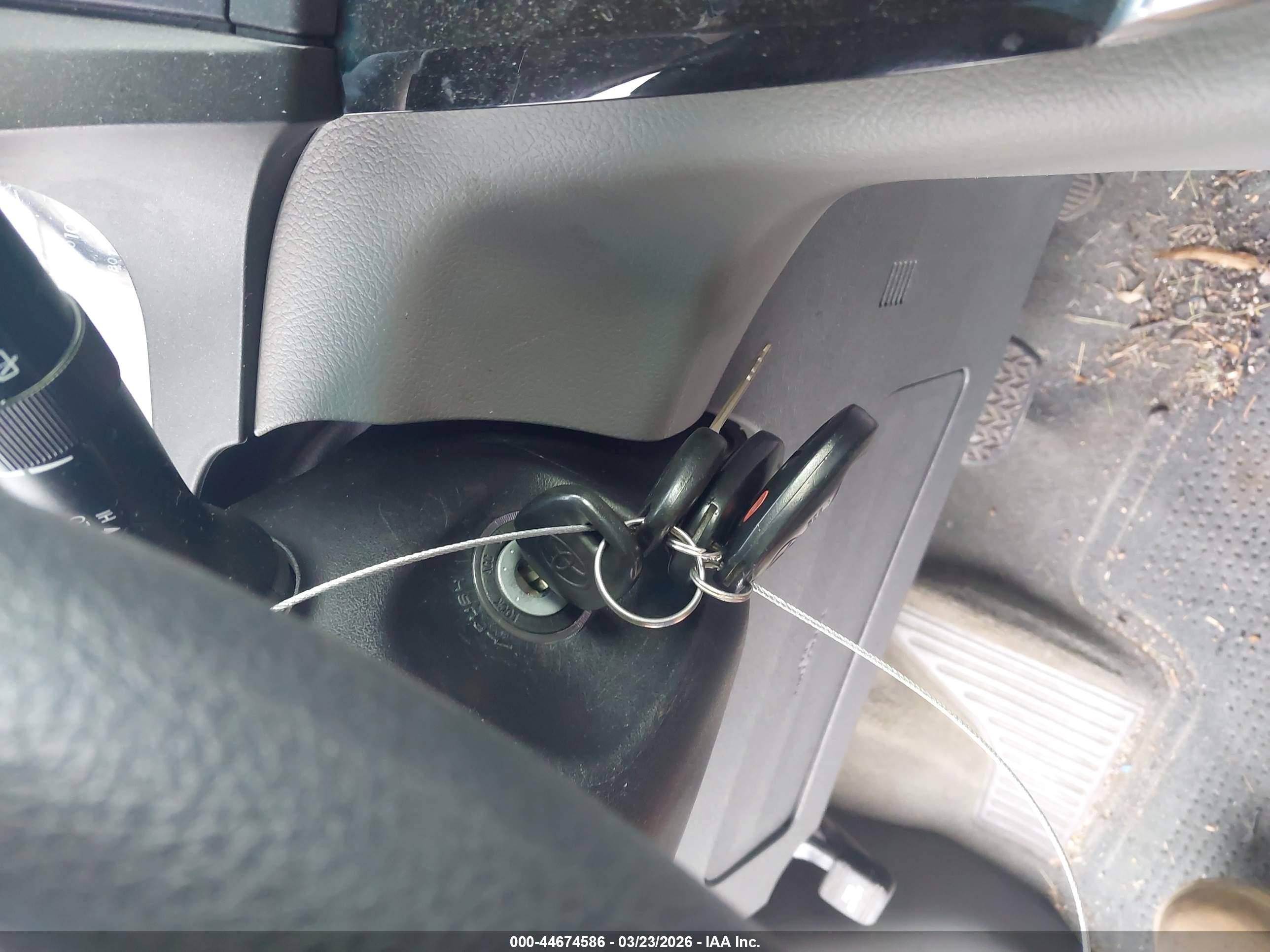 TOYOTA SIENNA image 11