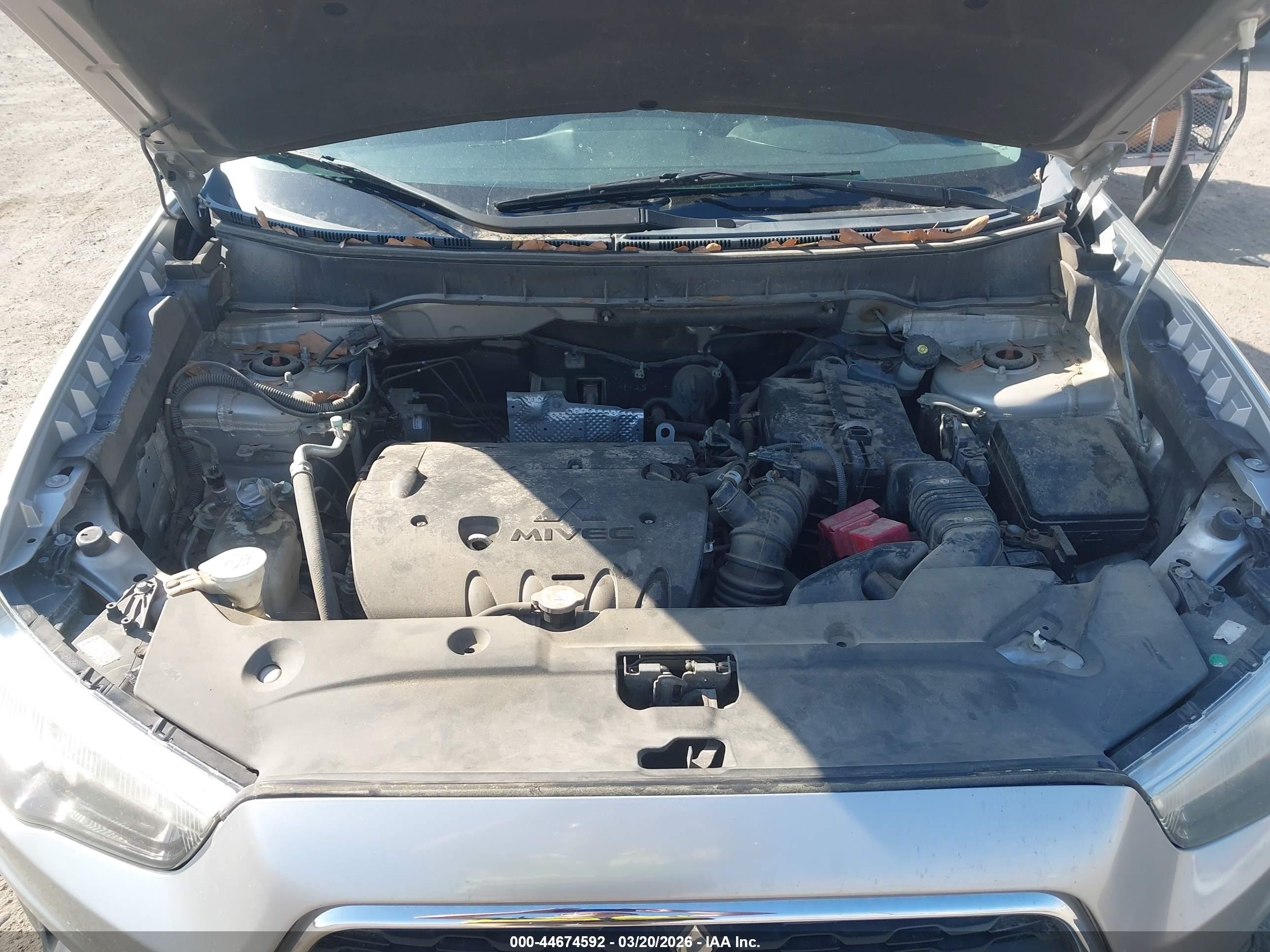 MITSUBISHI OUTLANDER image 10