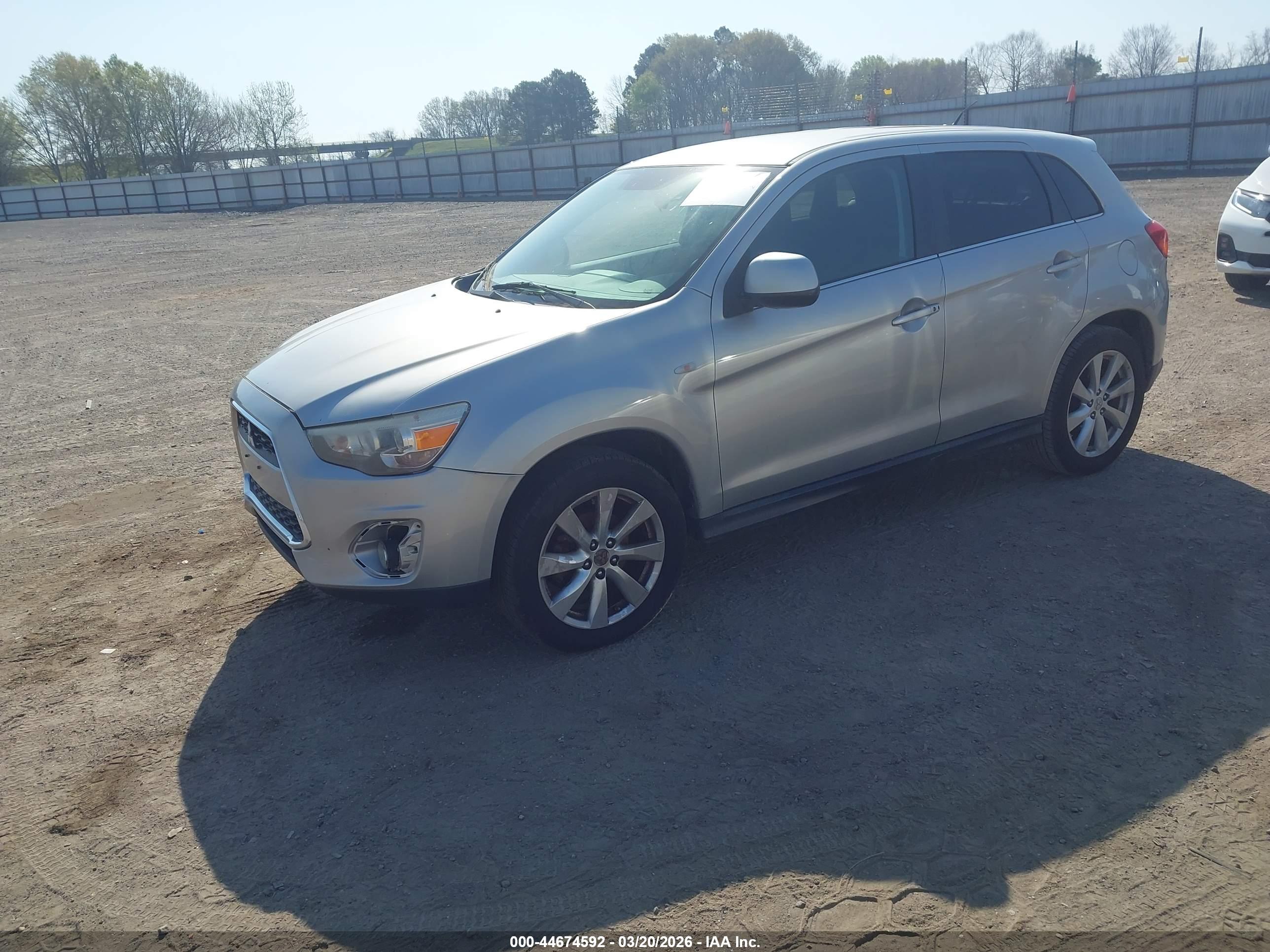MITSUBISHI OUTLANDER image 2