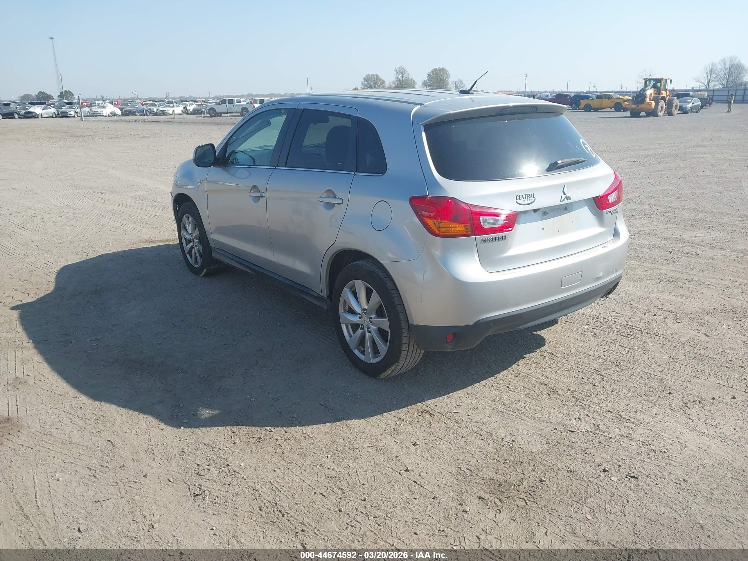 MITSUBISHI OUTLANDER image 3