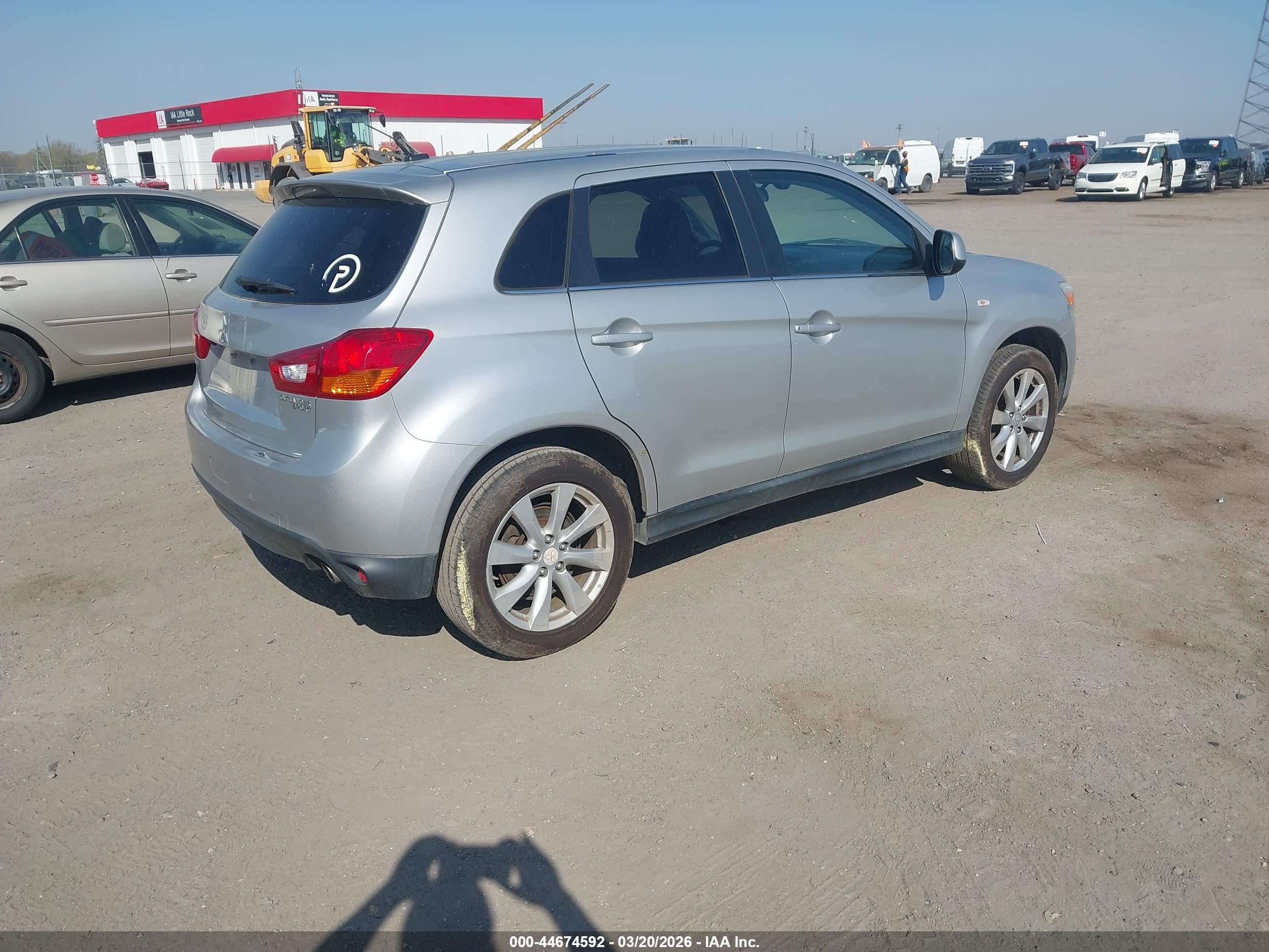 MITSUBISHI OUTLANDER image 4