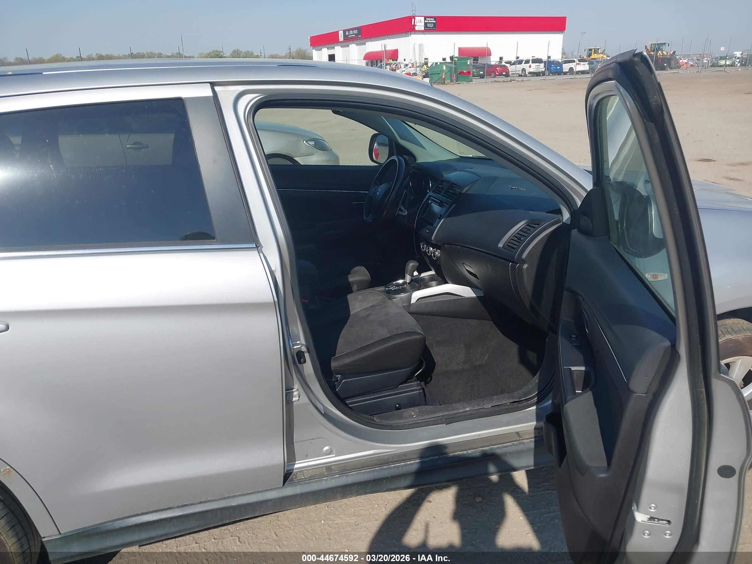 MITSUBISHI OUTLANDER image 5