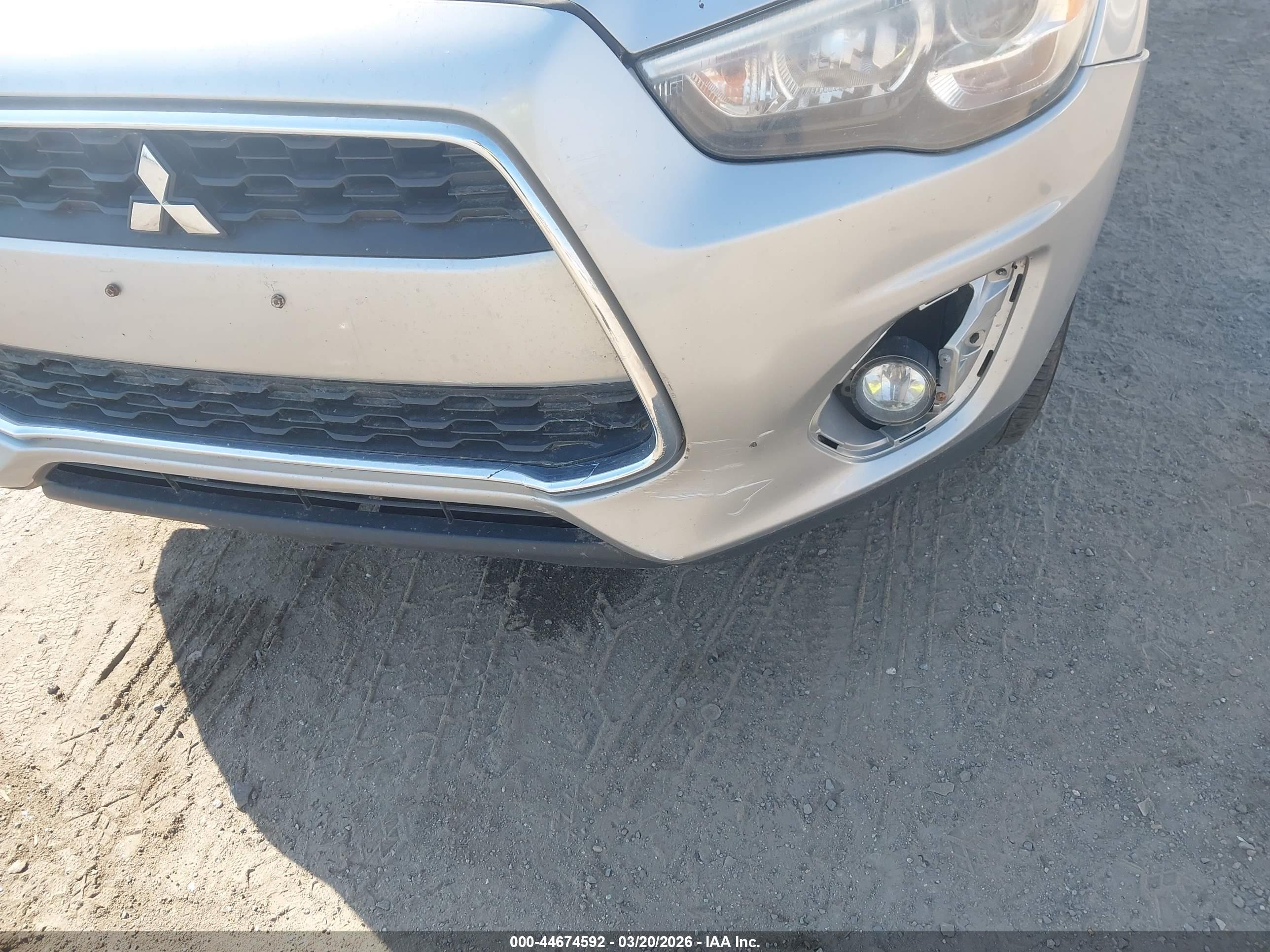 MITSUBISHI OUTLANDER image 6