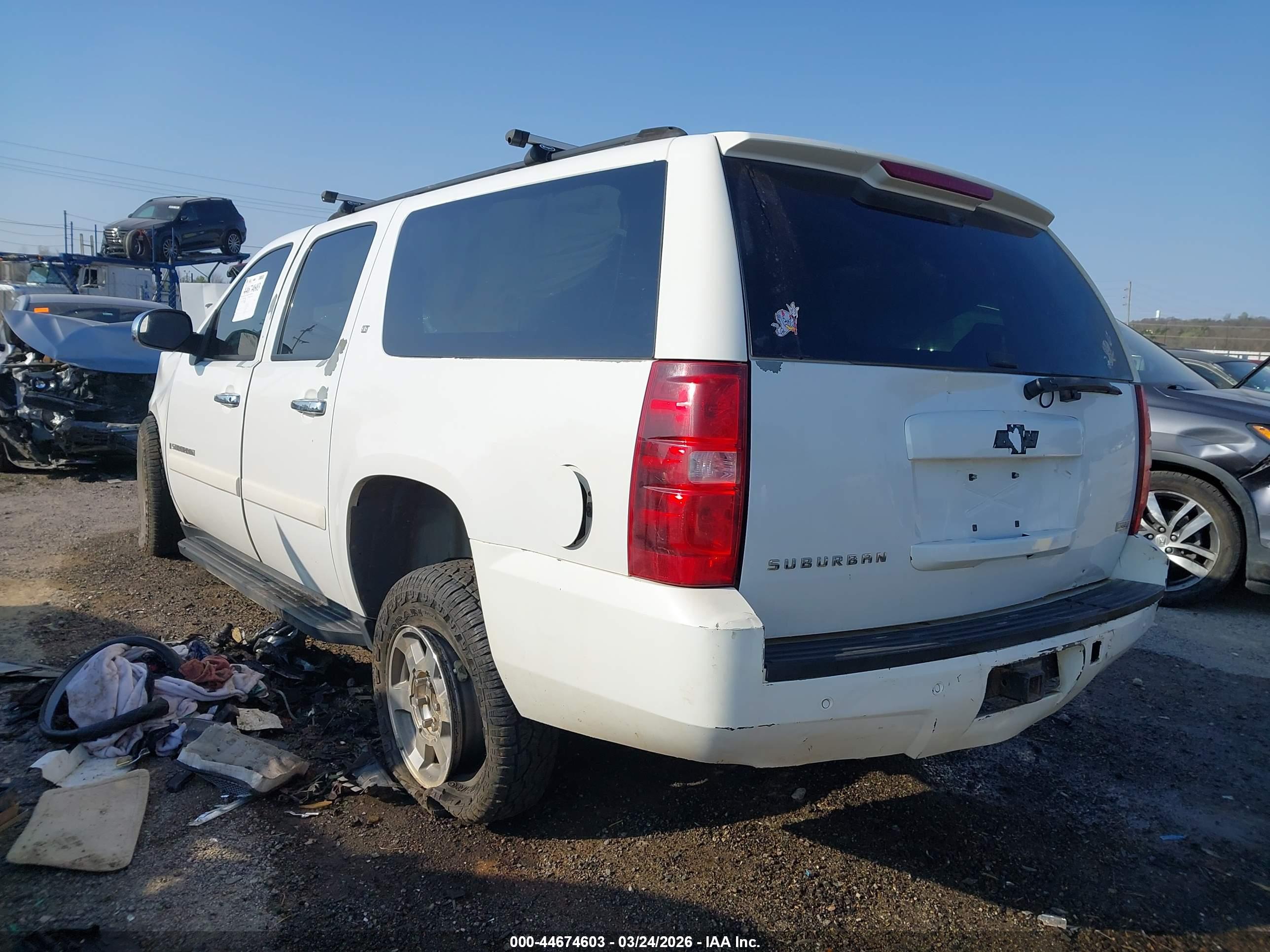 CHEVROLET SUBURBAN image 3