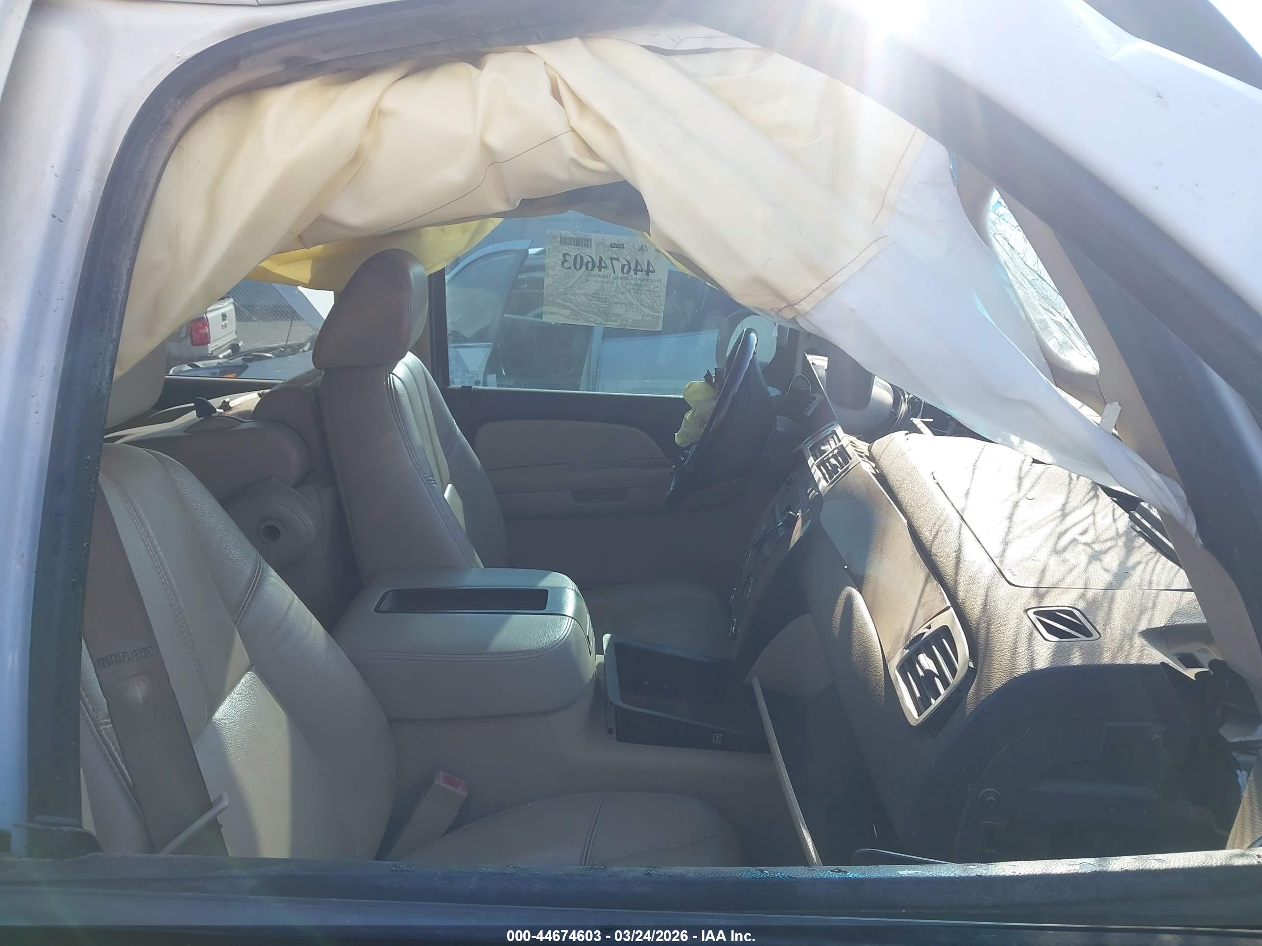 CHEVROLET SUBURBAN image 5
