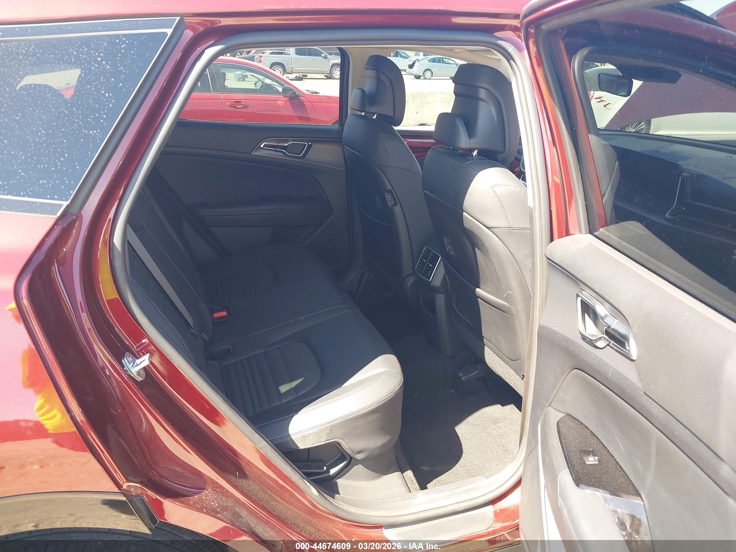 KIA SPORTAGE image 8