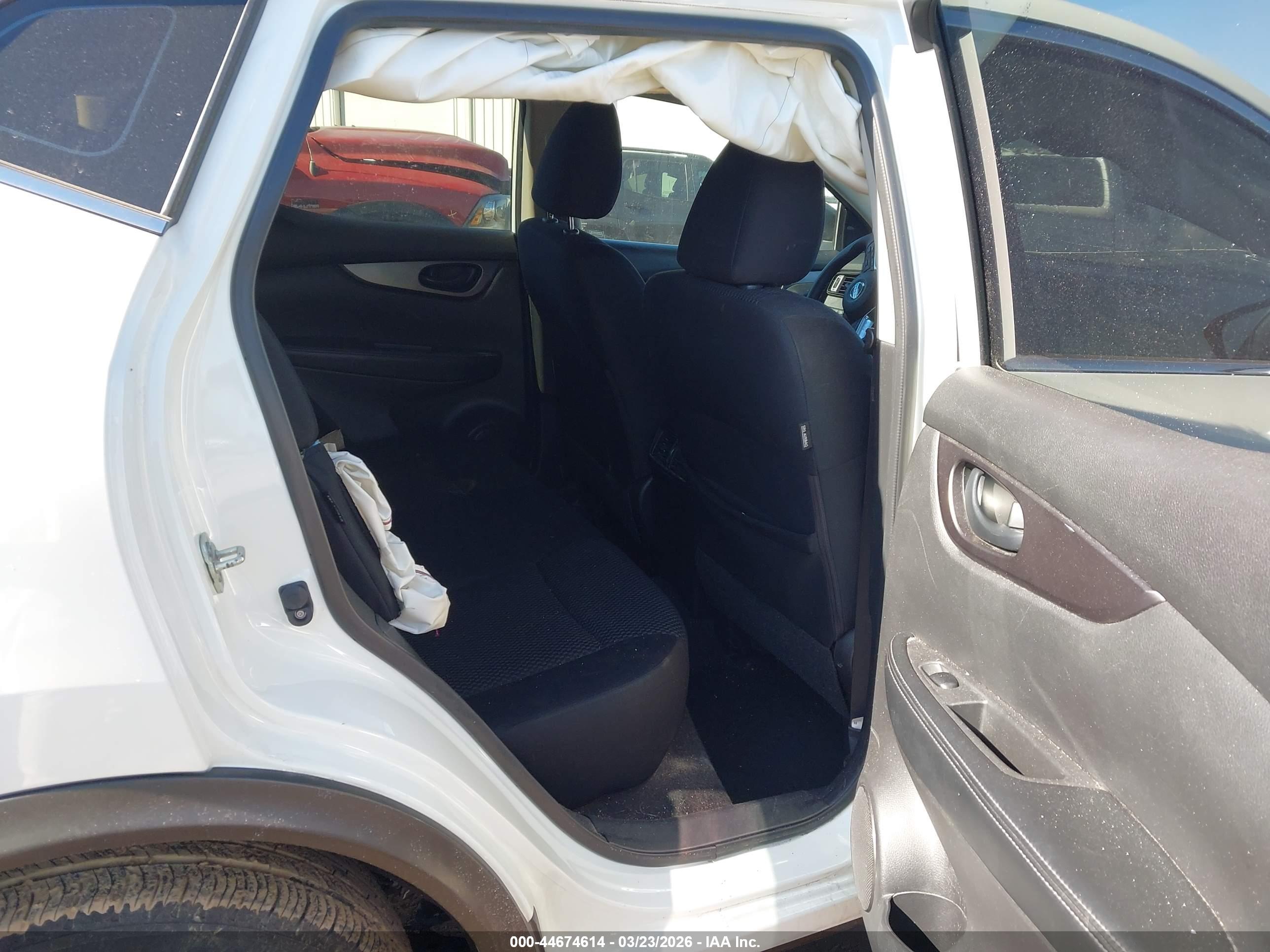NISSAN ROGUE image 8