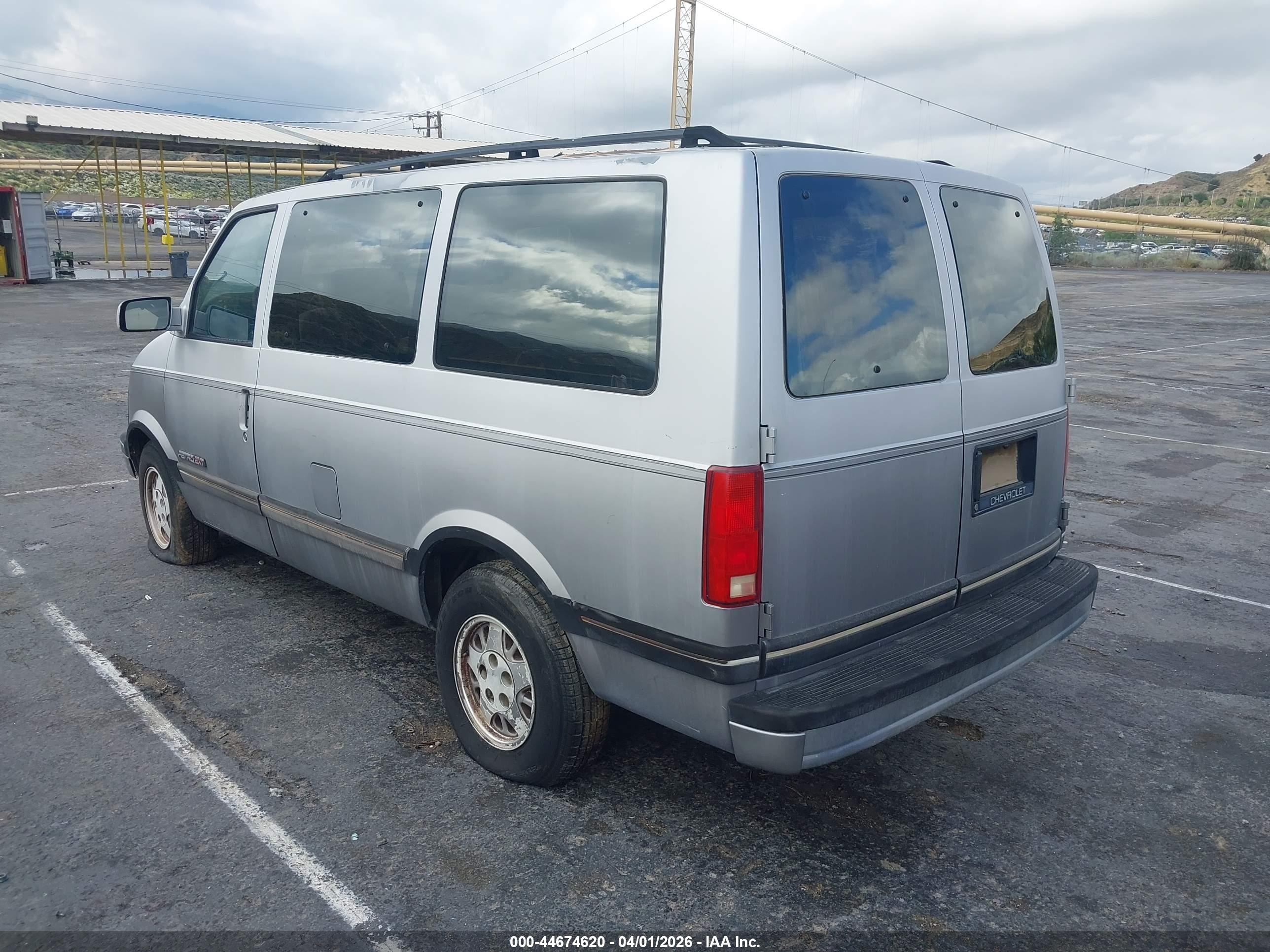 CHEVROLET ASTRO image 3