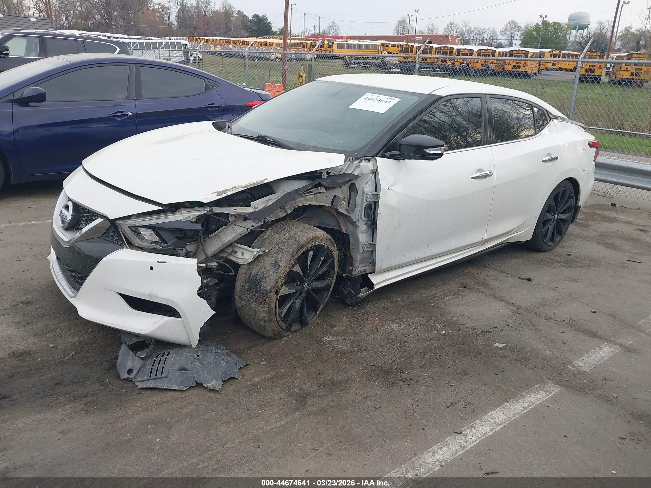 NISSAN MAXIMA image 2