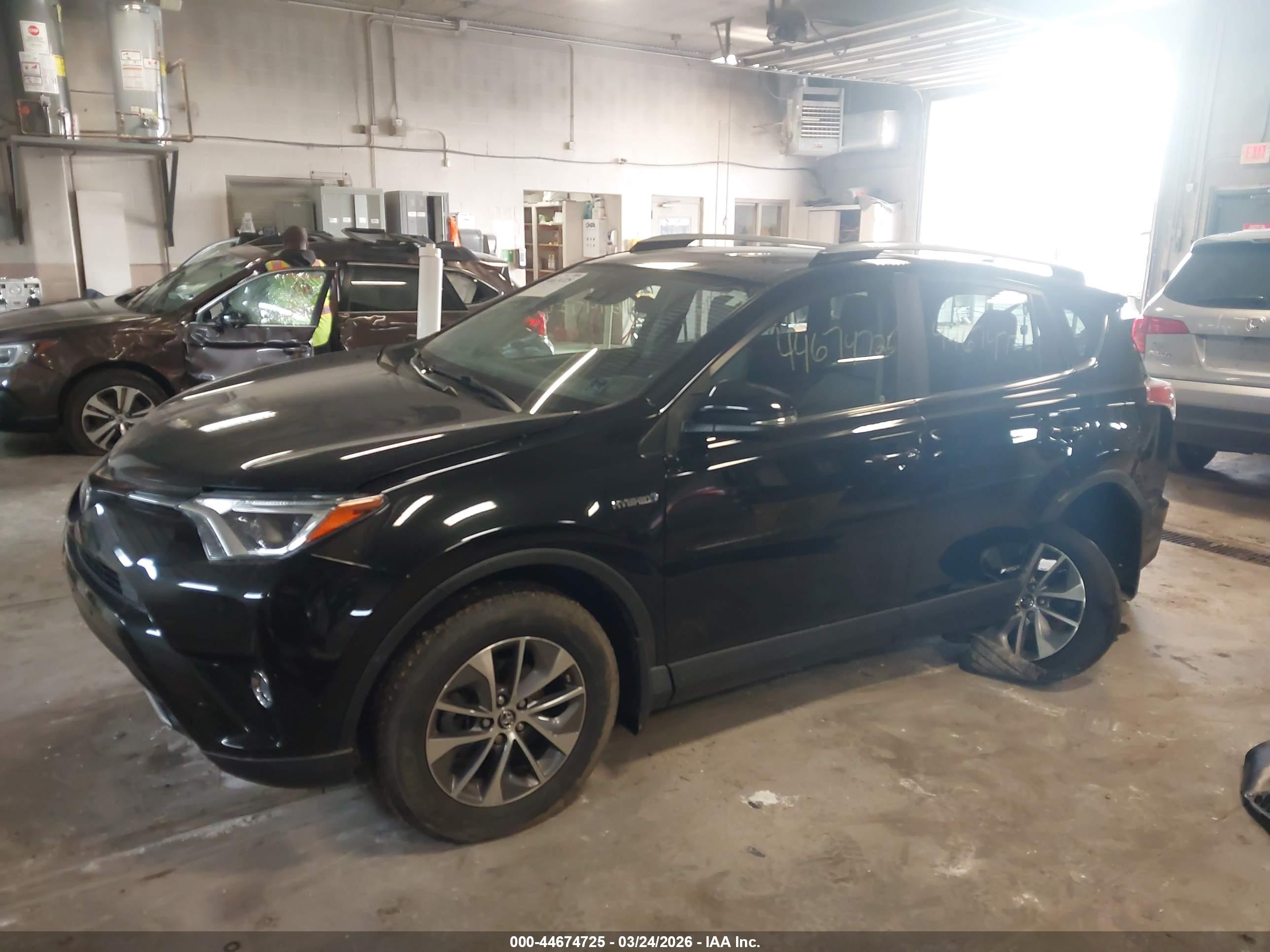 TOYOTA RAV4 image 2