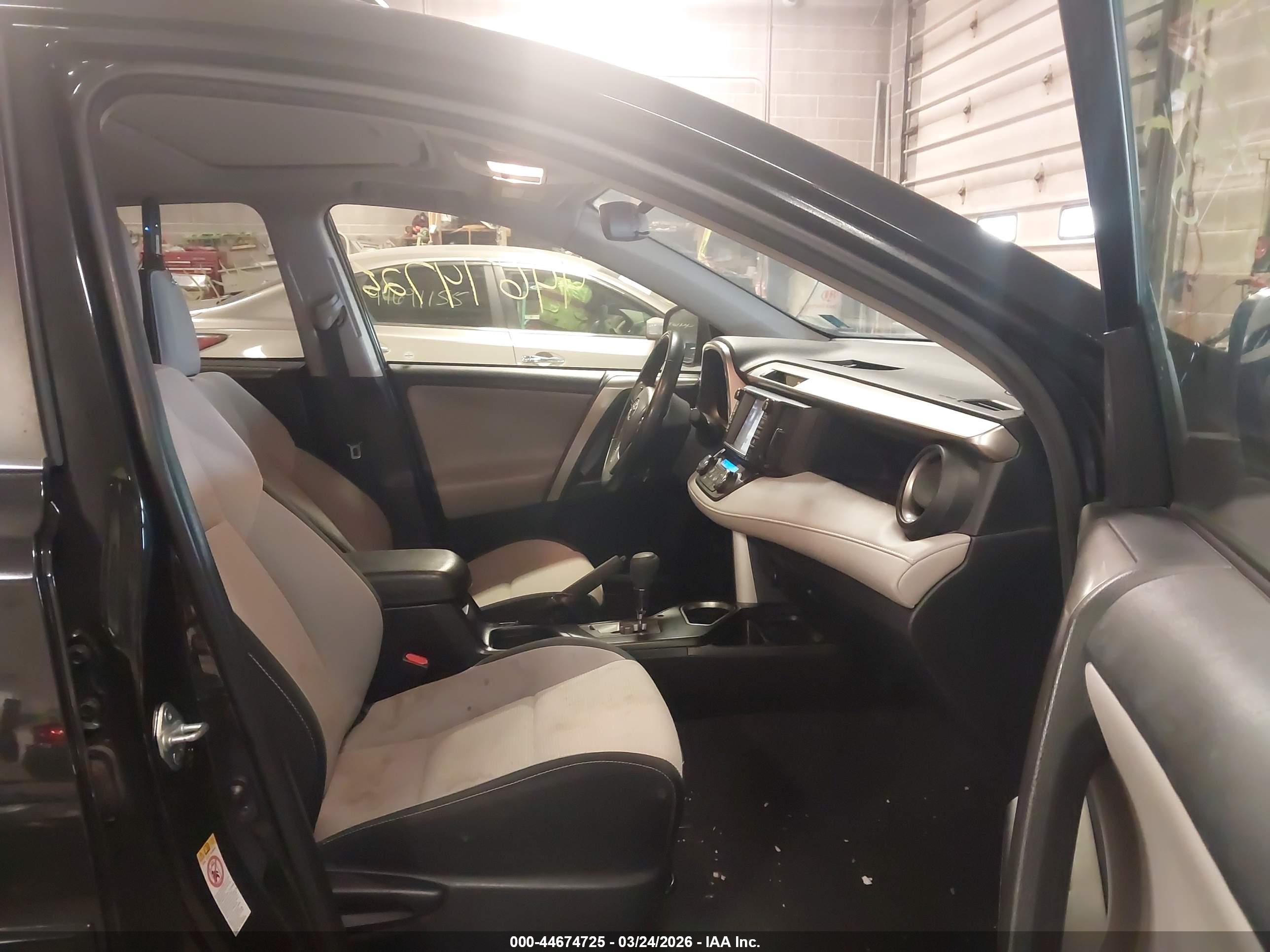 TOYOTA RAV4 image 5