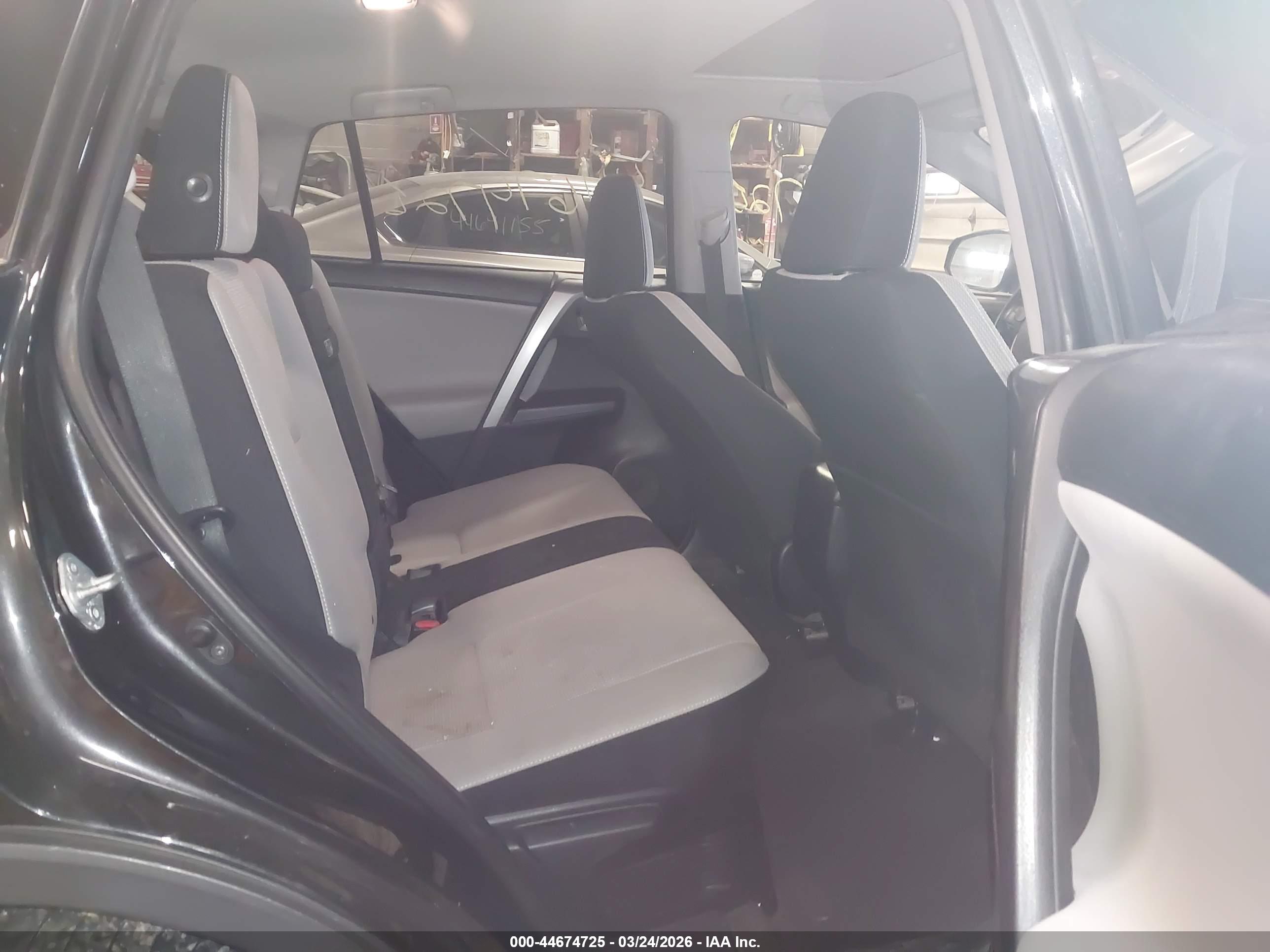 TOYOTA RAV4 image 8
