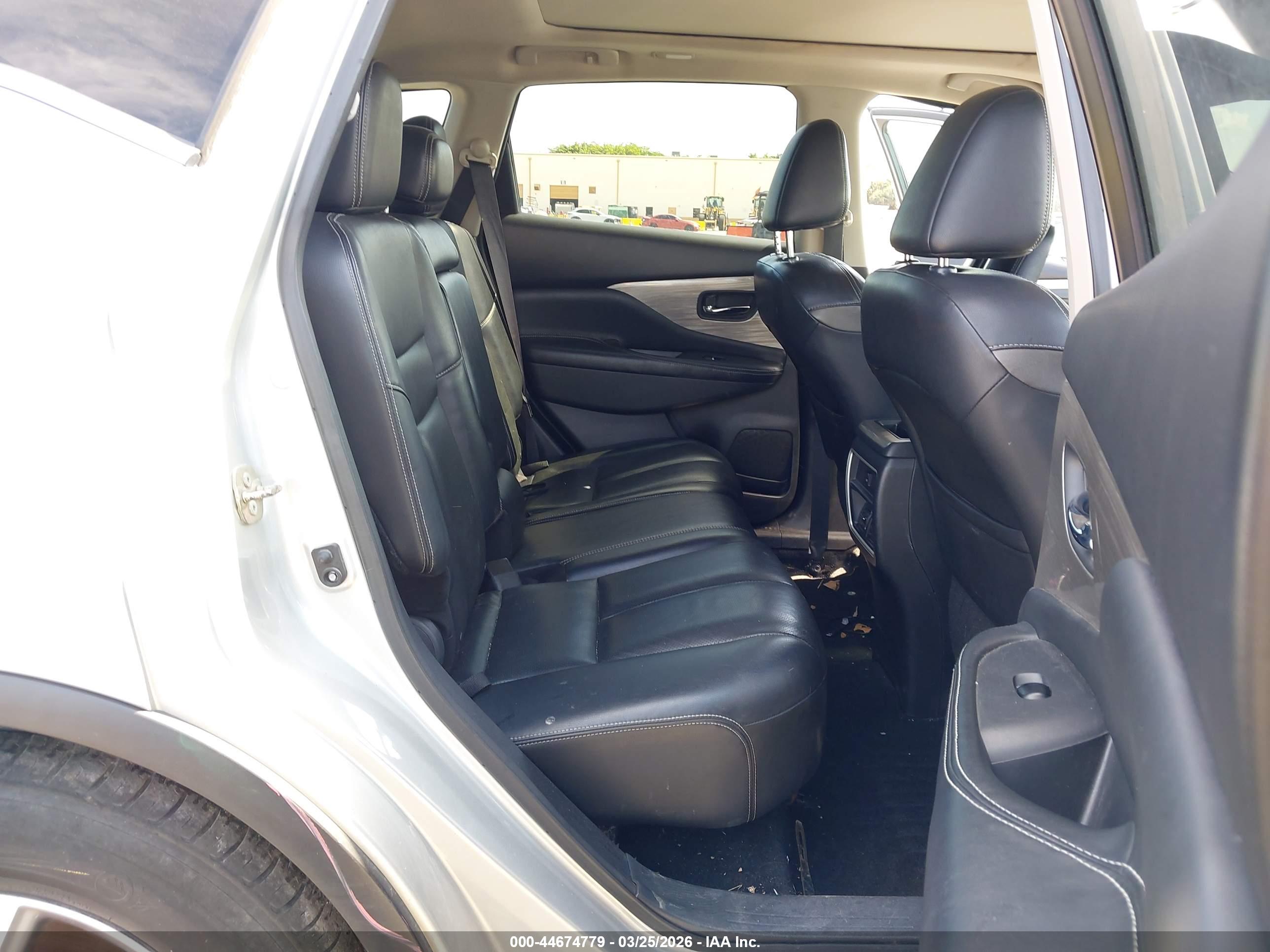 NISSAN MURANO image 8