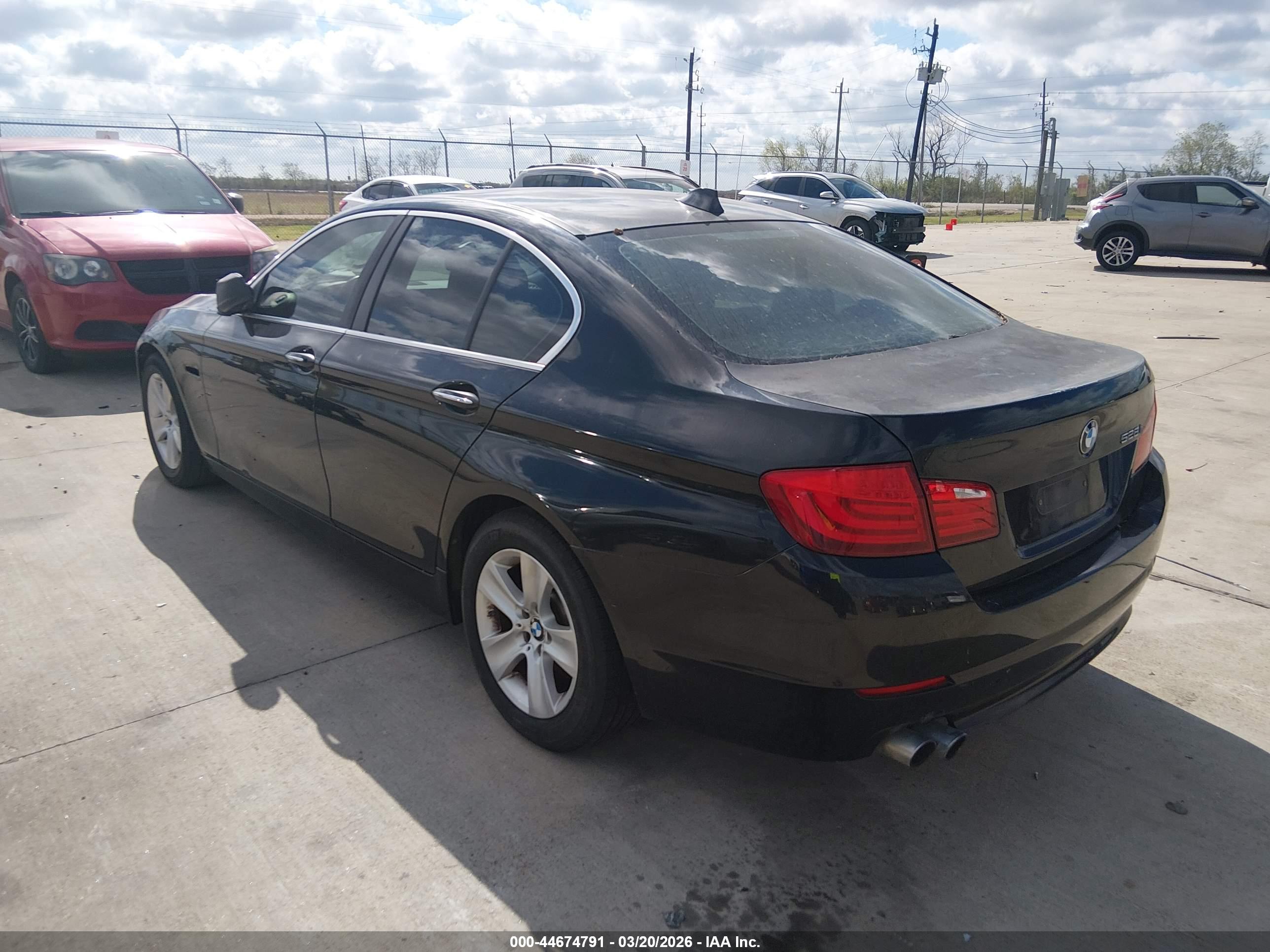 BMW 528I image 3