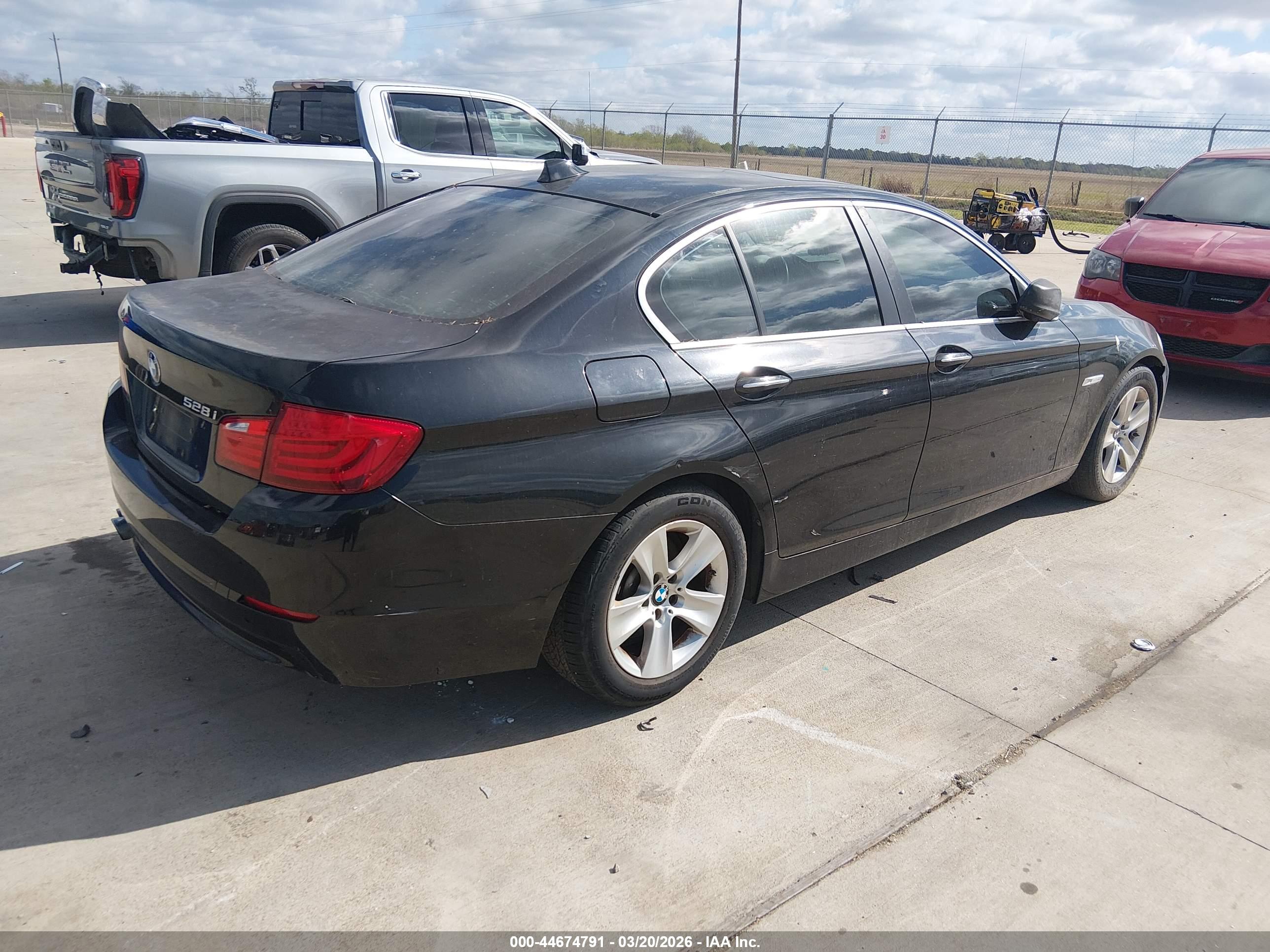 BMW 528I image 4