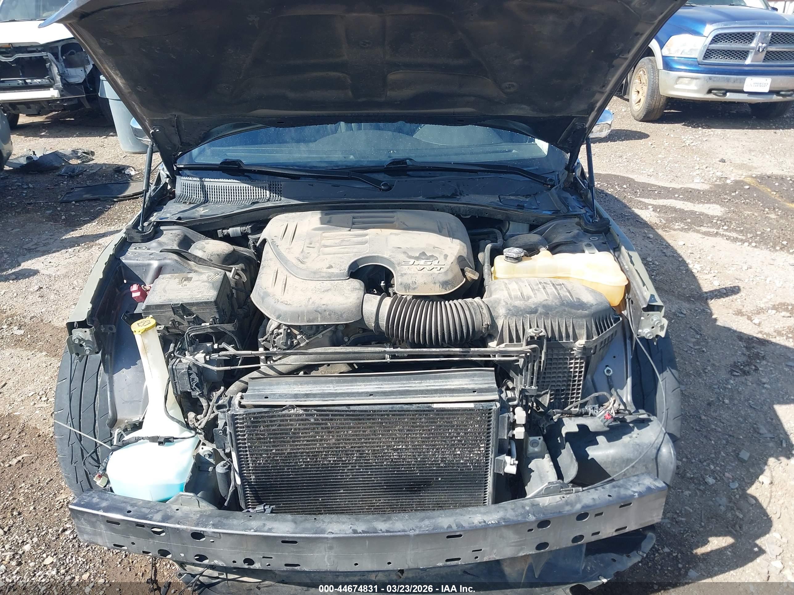 CHRYSLER 300 image 10