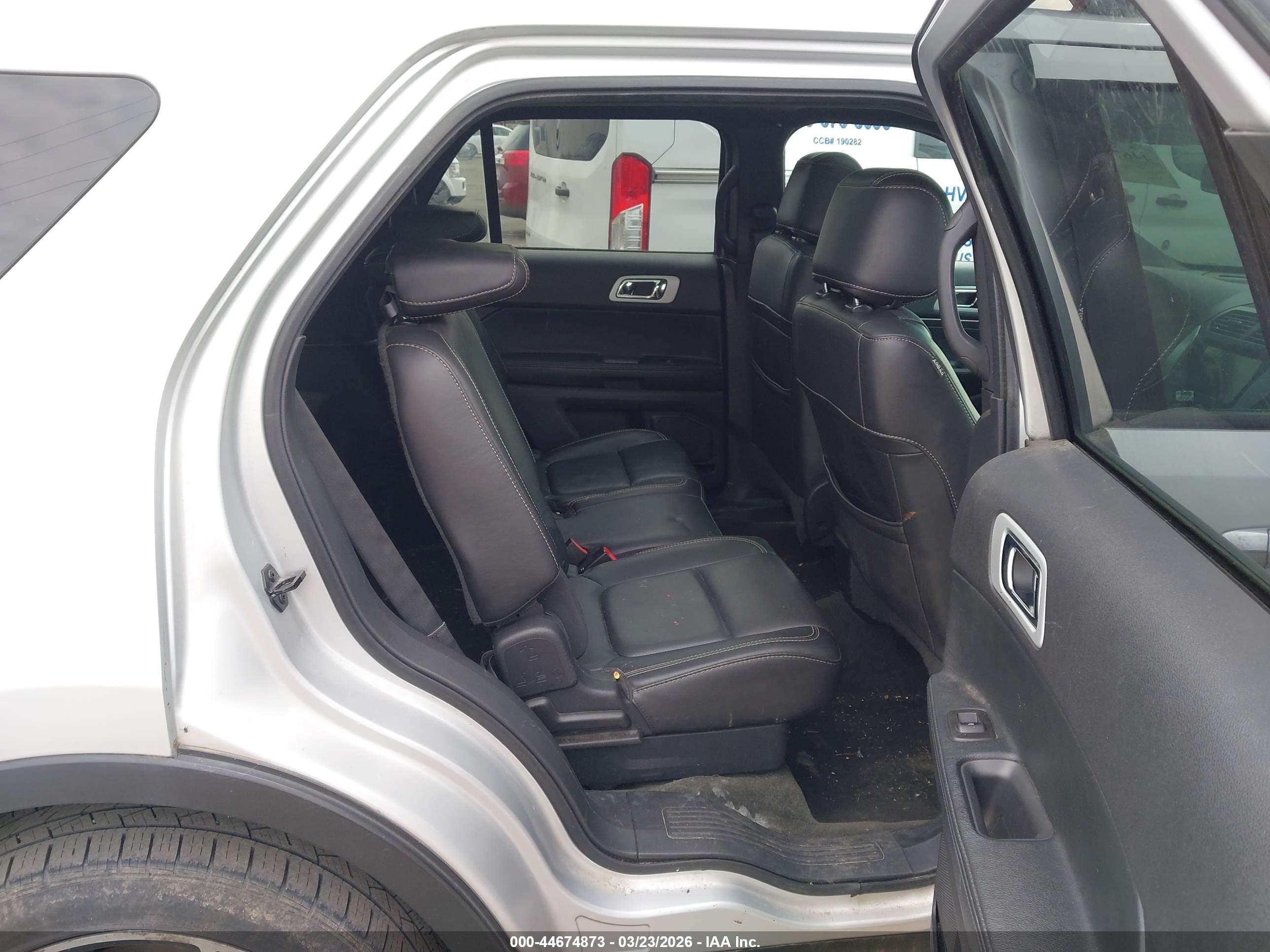 FORD EXPLORER image 8